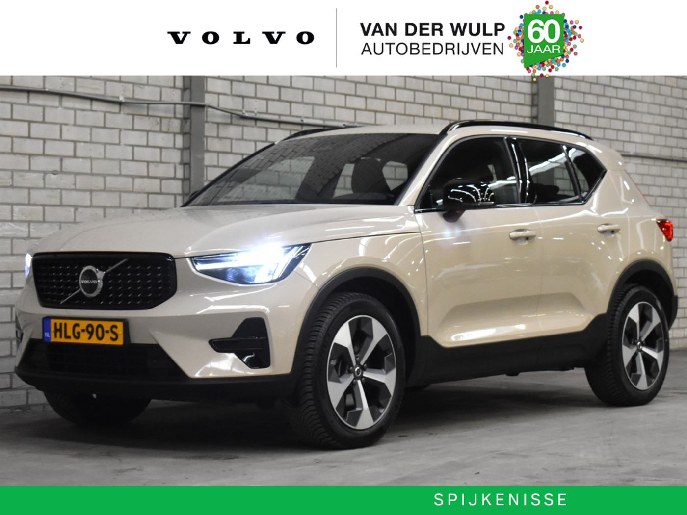 Volvo XC40 B4 197PK Plus Dark | BLIS | Trekhaak | Harman Kardon | Allseason 2025 - voorkant