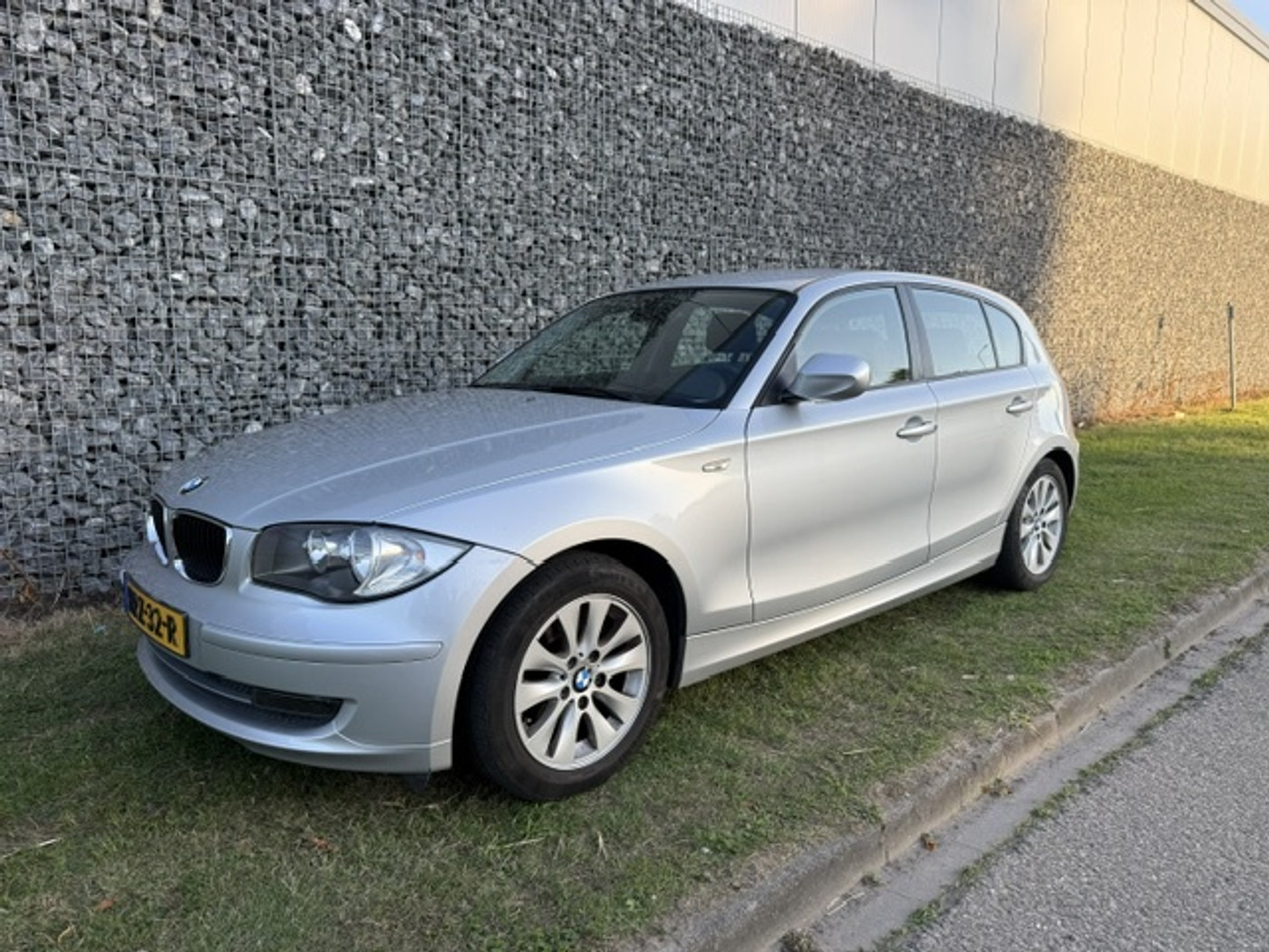 BMW 1er Reihe 116i High Executive Airco | Stoelverwarming 2011 - voorkant