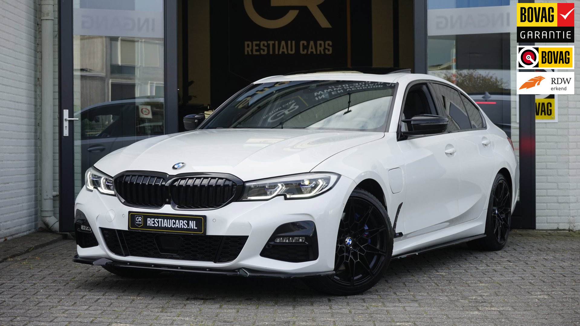 BMW 330e 330e M-Sport Shadow Line AUTOMAAT-360 CAMERA-ACC-AMBIANCE-HEADUP-KEYLESS-LASER LED-MEMORY-PANORAMA 2020 - voorkant