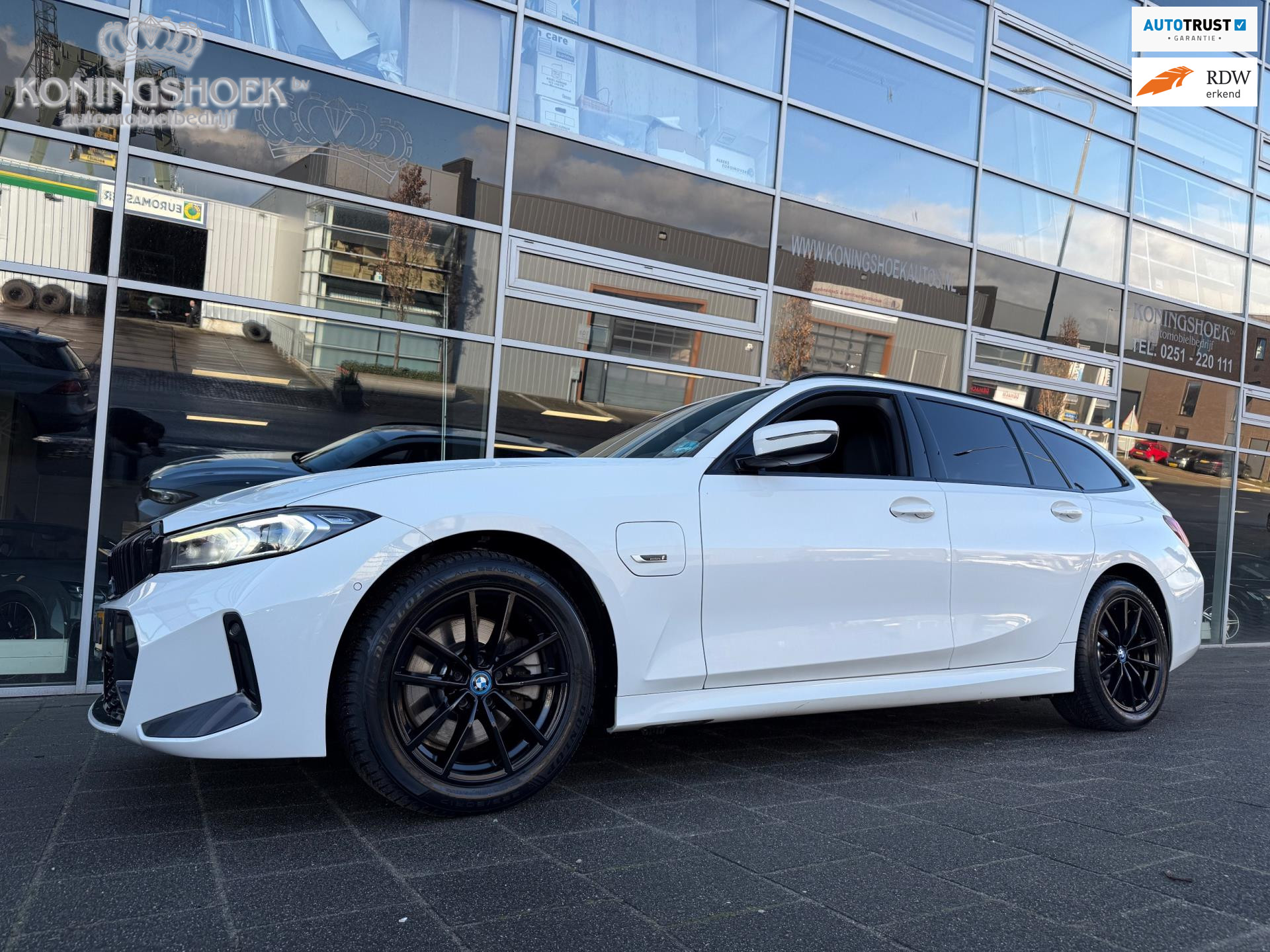 BMW 330e 330e M Sport High Executive 2022 - voorkant