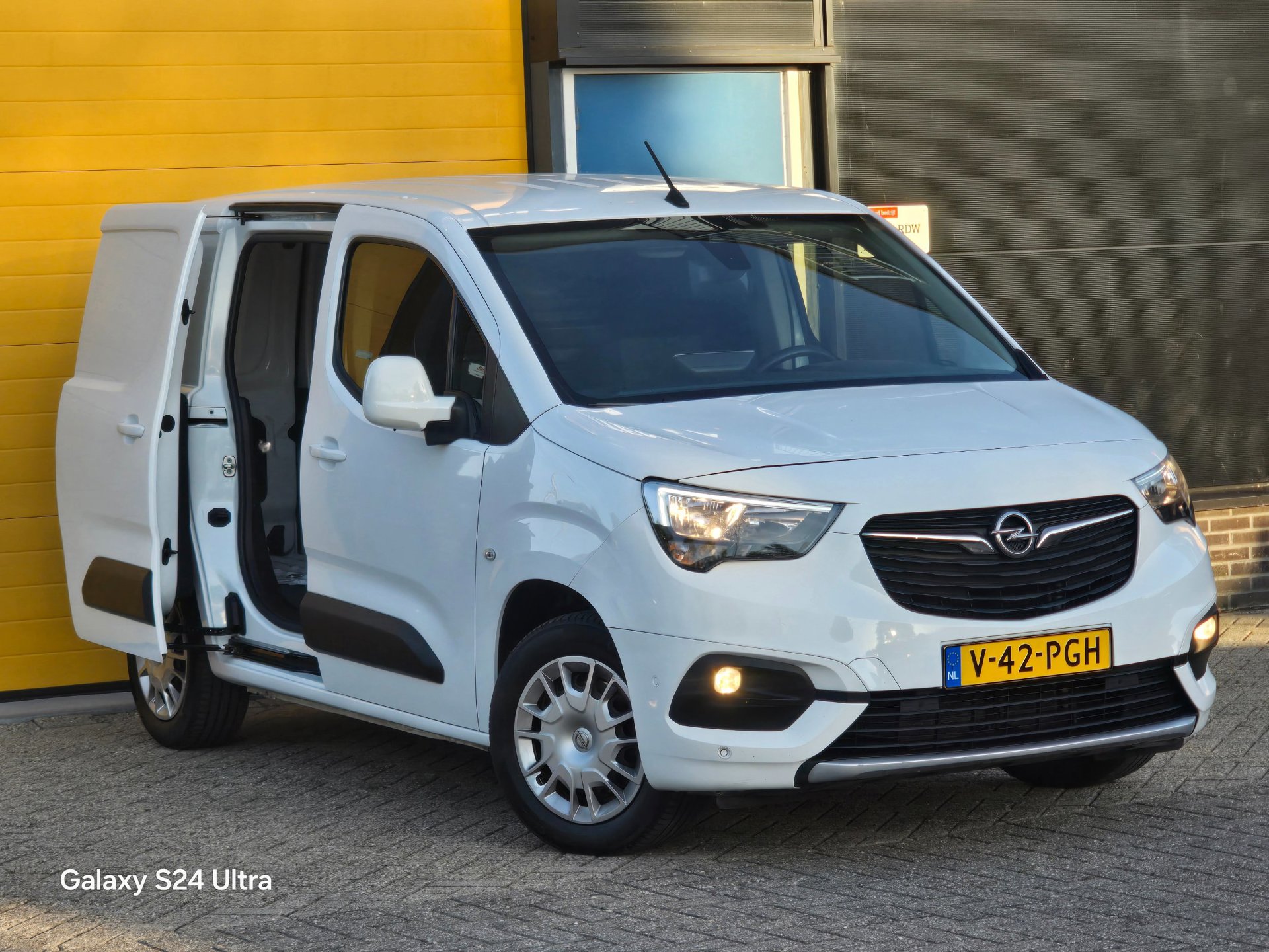 Opel Combo 1.5D L1H1 Edition / AUT / Schuifdeur / Camera / F1 / Navi / Elek Pakket / Nette Staat 2020 - voorkant