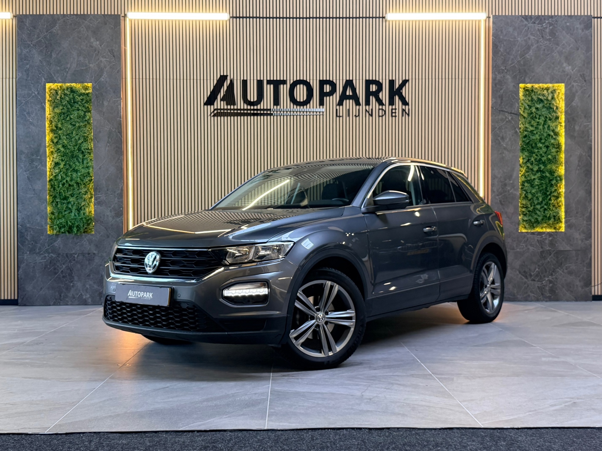 Volkswagen T-roc 1.5 TSI Sport |AUTOMAAT|ACC|STOELVERWARMING|LANE ASSIST|CARPLAY|PDC|APK|18 INCH|150PK| 2019 - voorkant