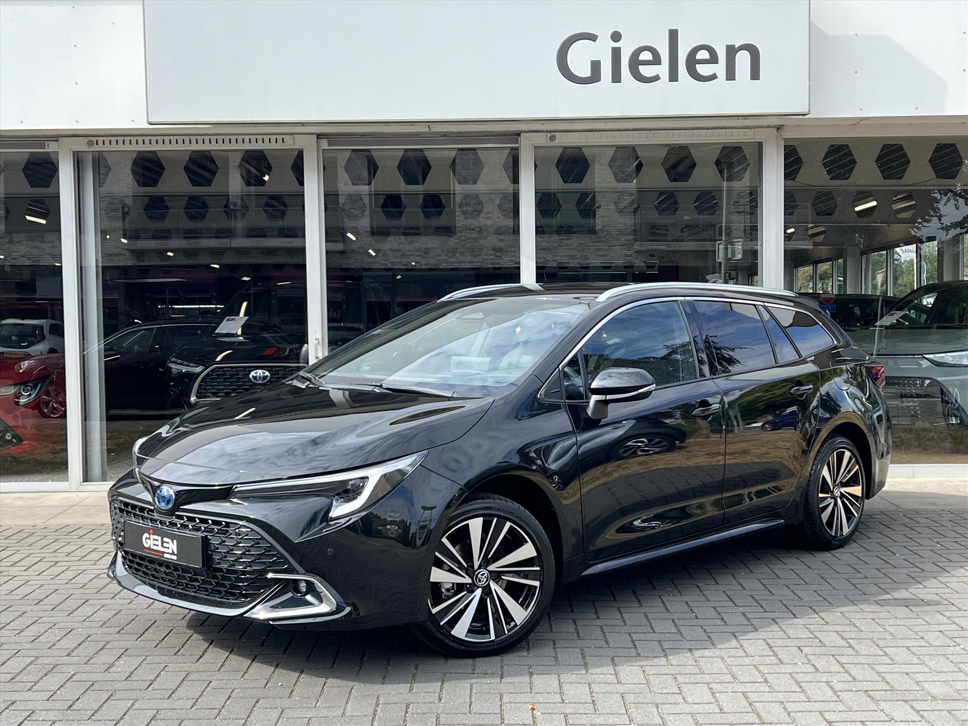 Toyota Toyota Corolla 1.8 Hybrid 140 Dynamic | Adap. Cruise | Stoel-, Stuur & Voorruitverw 2026 - voorkant