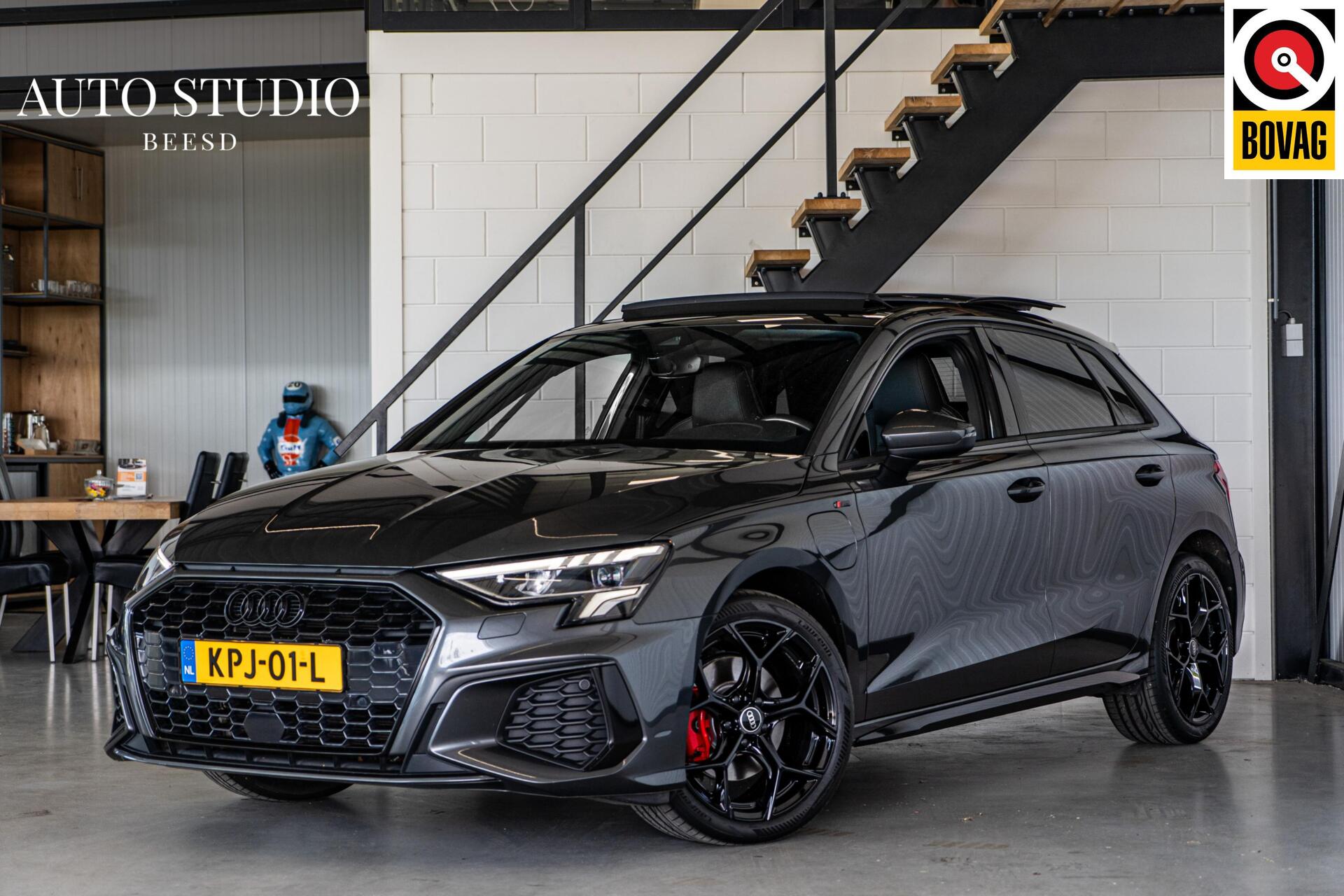 Audi A3 Sportback 40 TFSI e S-line | Pano | Sfeer | Matrix 2022 - voorkant