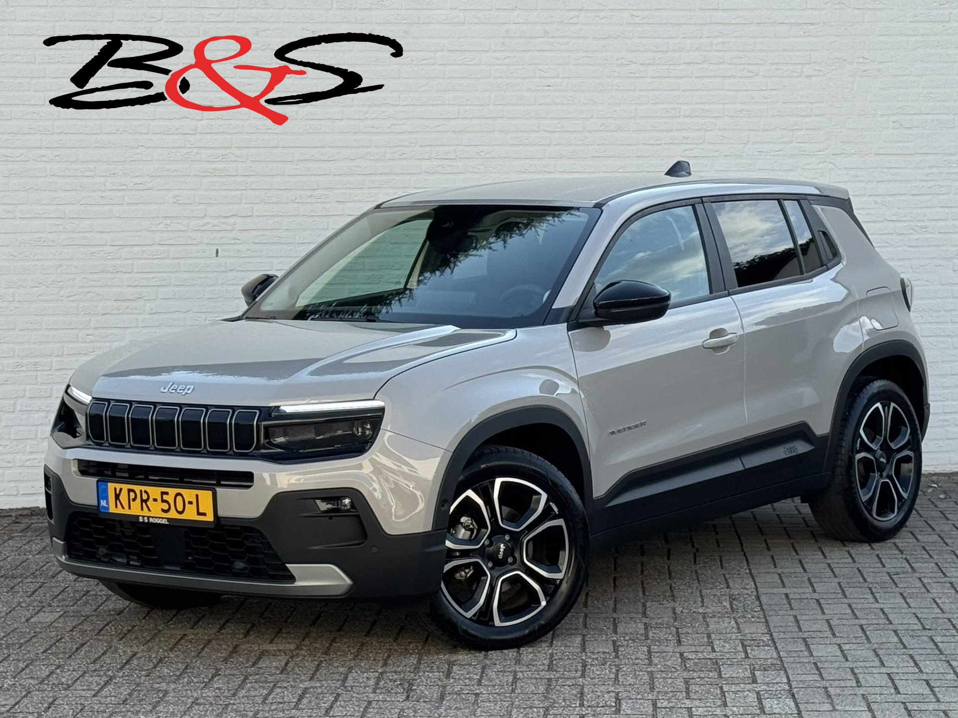 Jeep Avenger Summit 54 kWh Clima Camera Carplay PDC voor en achter Half Leder 2025 - voorkant