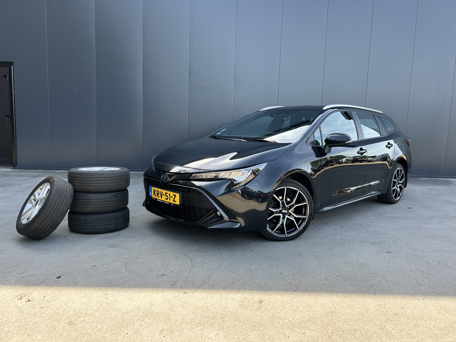 Toyota Toyota Corolla 1.8 Hybrid CAMERA NAVI ADAPT CRUISE ECC LMV 2022 - voorkant