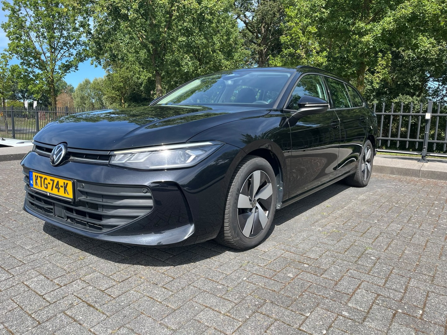 Volkswagen Passat 1.5 eTSI | 150PK | Stoelverw. | Navi | Climate Ctrl. | ACC | Virtual Cockpit | LED | PDC | Camera | App Conn. 2024 - voorkant