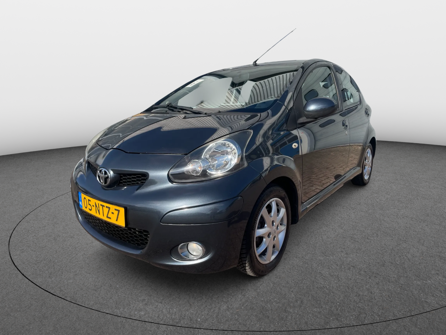 Toyota Toyota Aygo 1.0-12V Comfort AIRCO LMV CARPLAY 5-DRS 2010 - voorkant