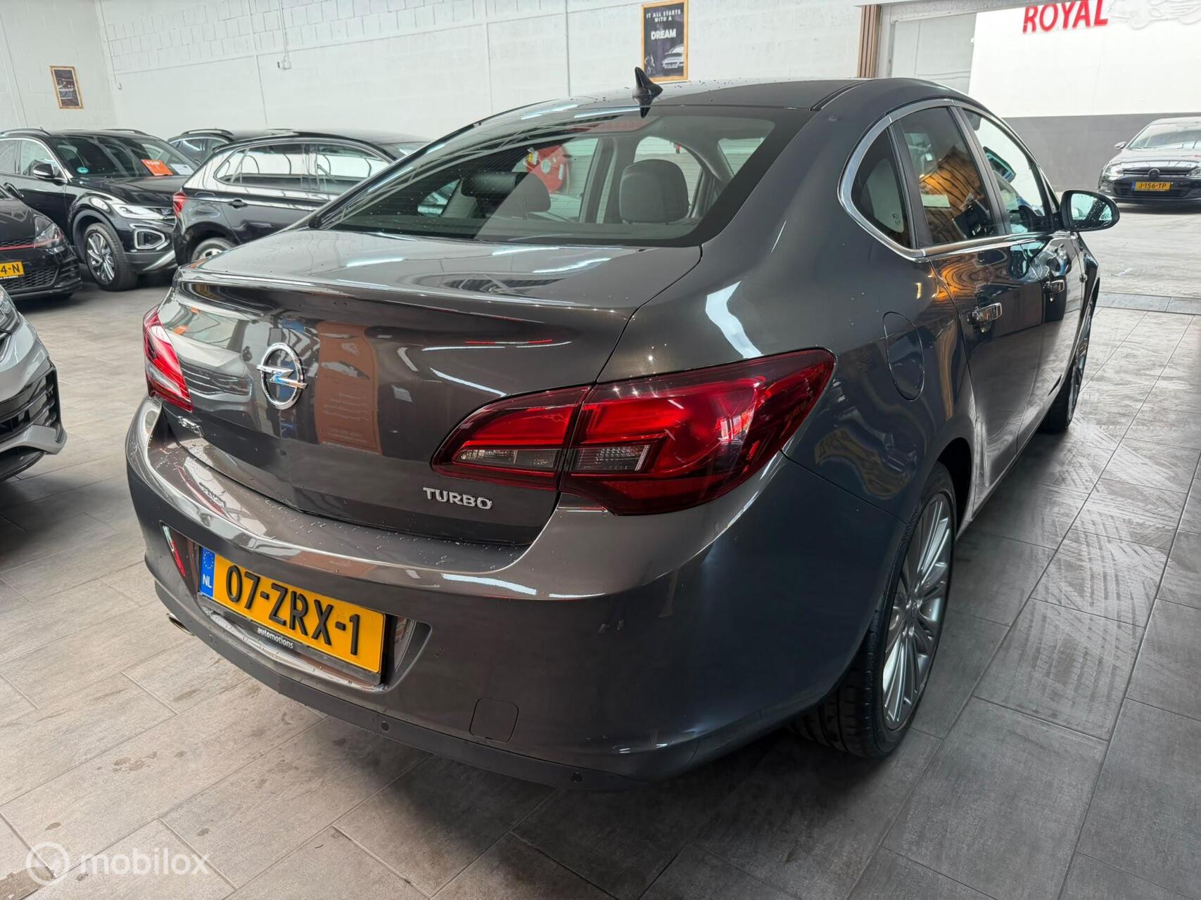 Foto van Opel Astra Notchback