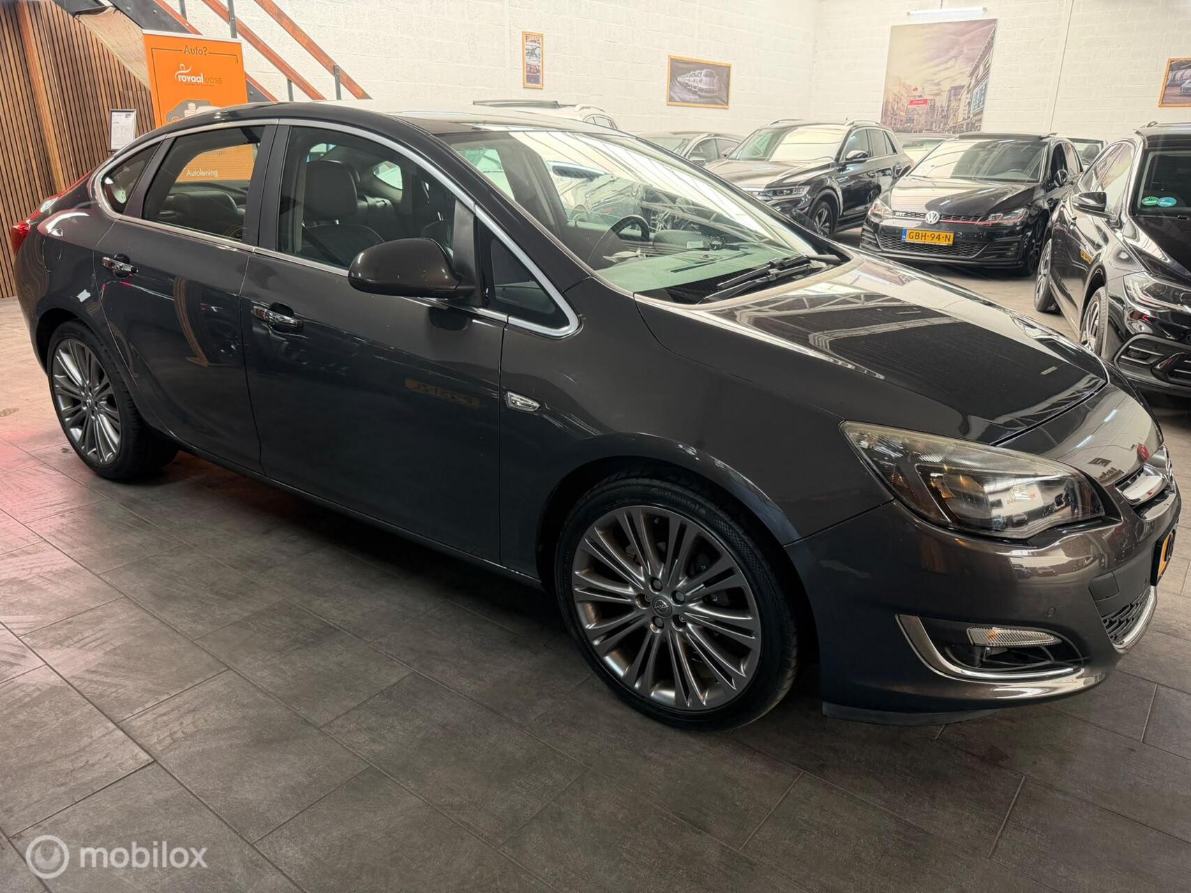 Foto van Opel Astra Notchback