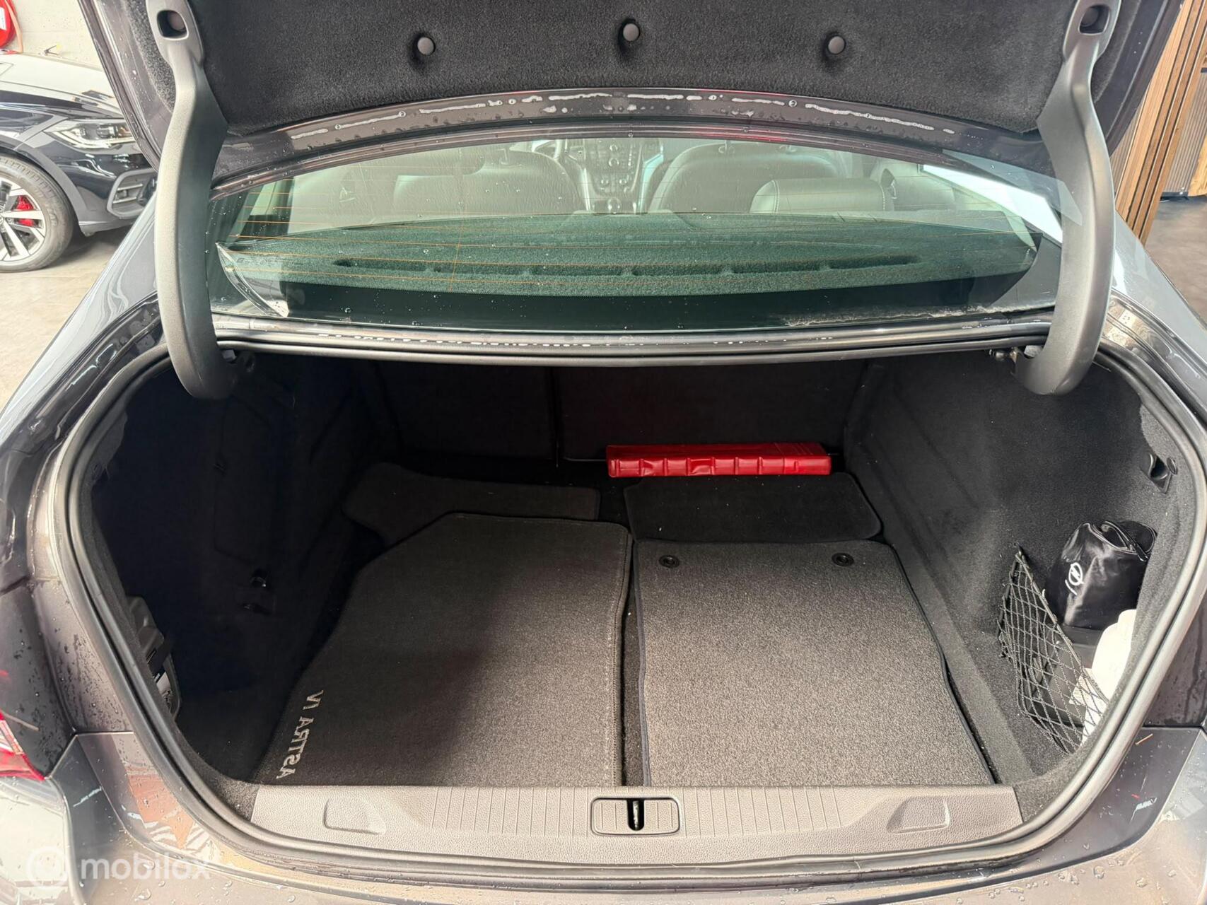 Foto van Opel Astra Notchback