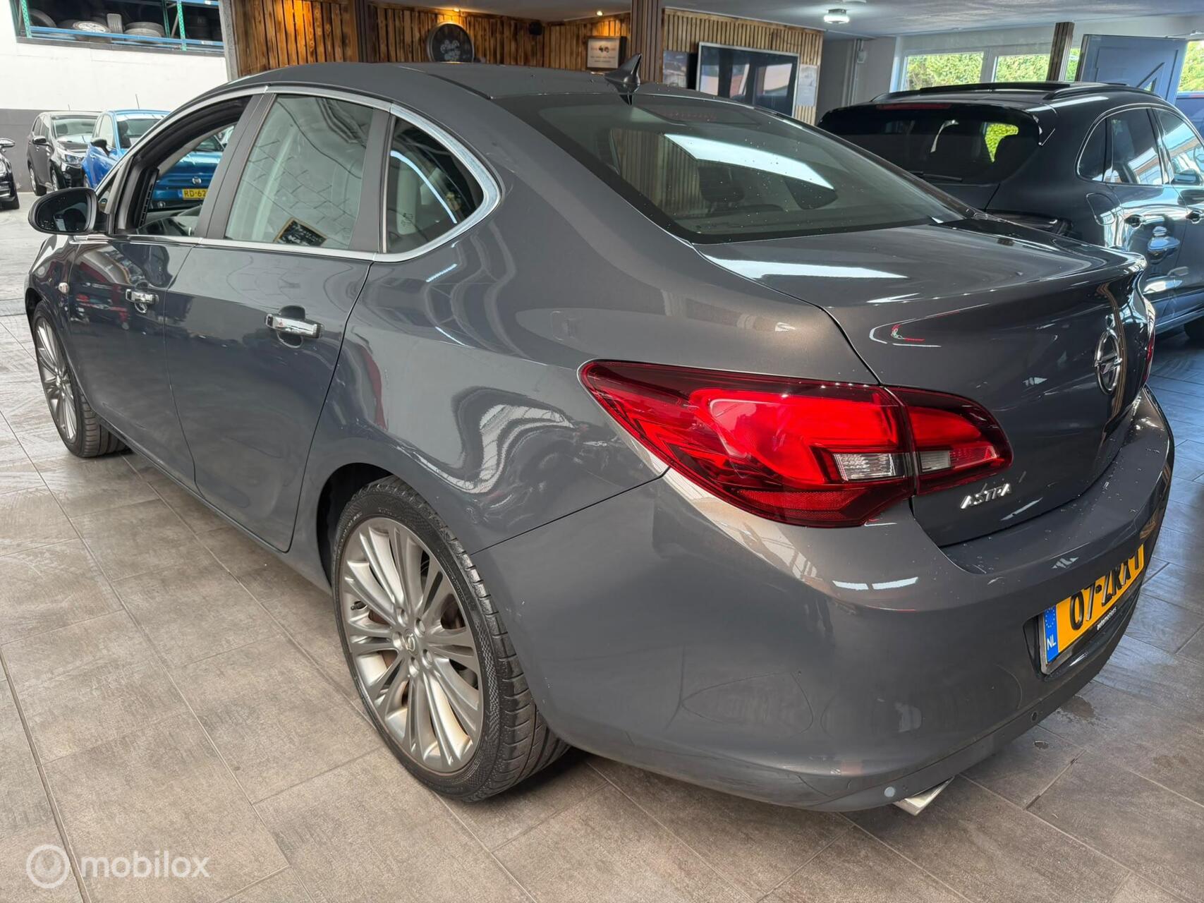 Foto van Opel Astra Notchback