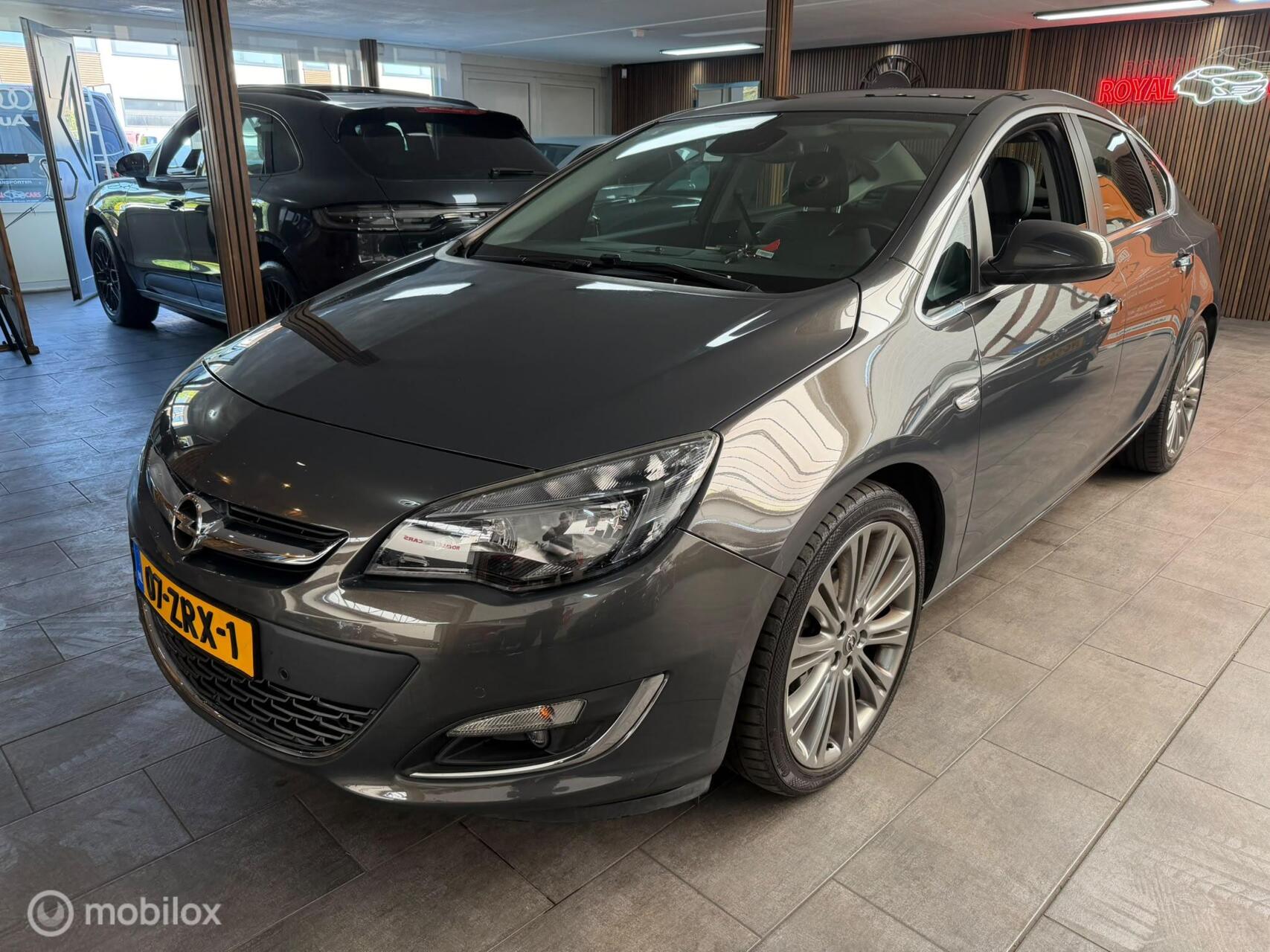 Foto van Opel Astra Notchback