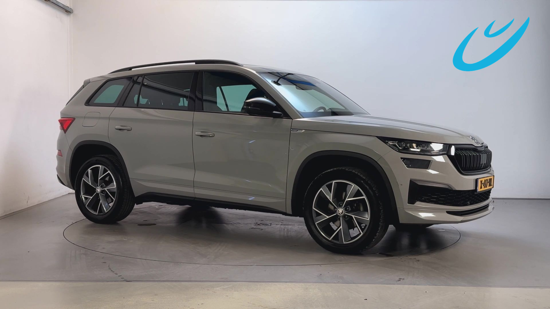 Skoda Kodiaq 1.5 TSI 150pk DSG Sportline Tour Edition LED Trekhaak Camera Stoelverwarming Panoramadak 2023 - voorkant