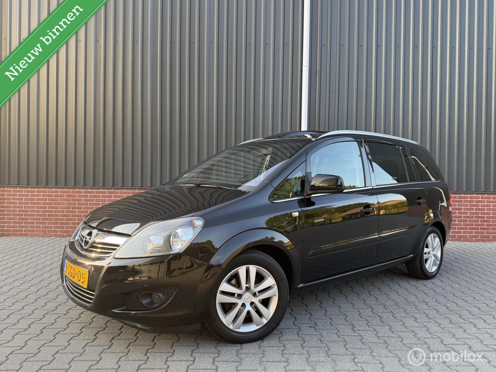 Opel Zafira 1.8 Cosmo 7P Airco Cruise Nwe Apk Pdc Trekhaak 2011 - voorkant
