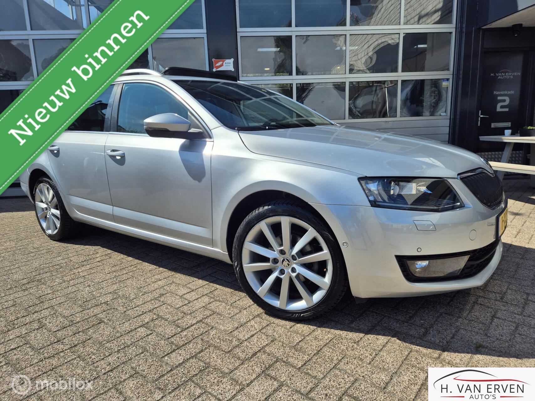 Skoda Octavia 1.2 SCHUIFKANTELDAK XENON PDC 17" NAP 2014 - voorkant