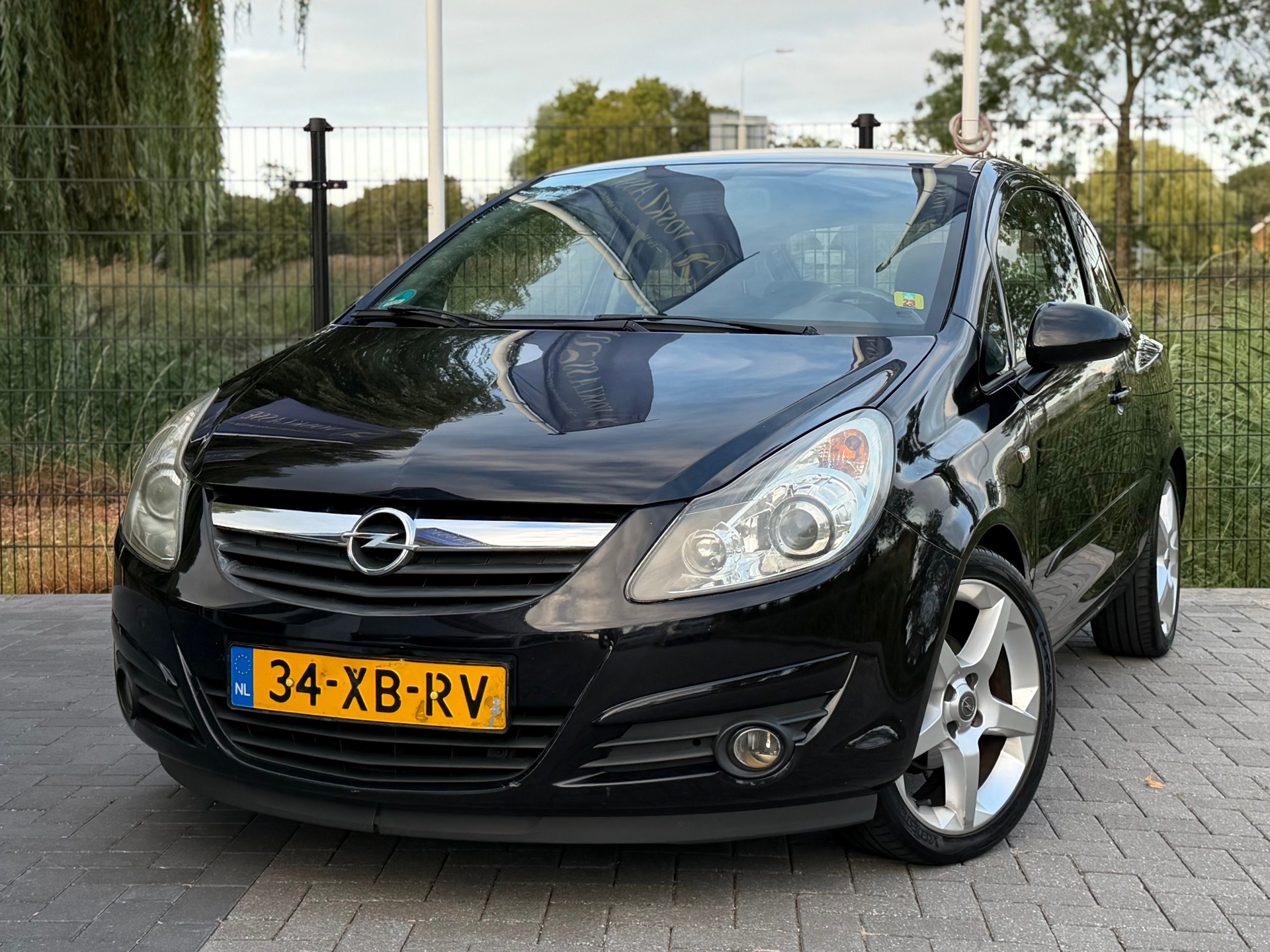 Opel Corsa 1.4-16V Business Sport AIRCO / CRUISE / TREKHAAK / NAP 2007 - voorkant