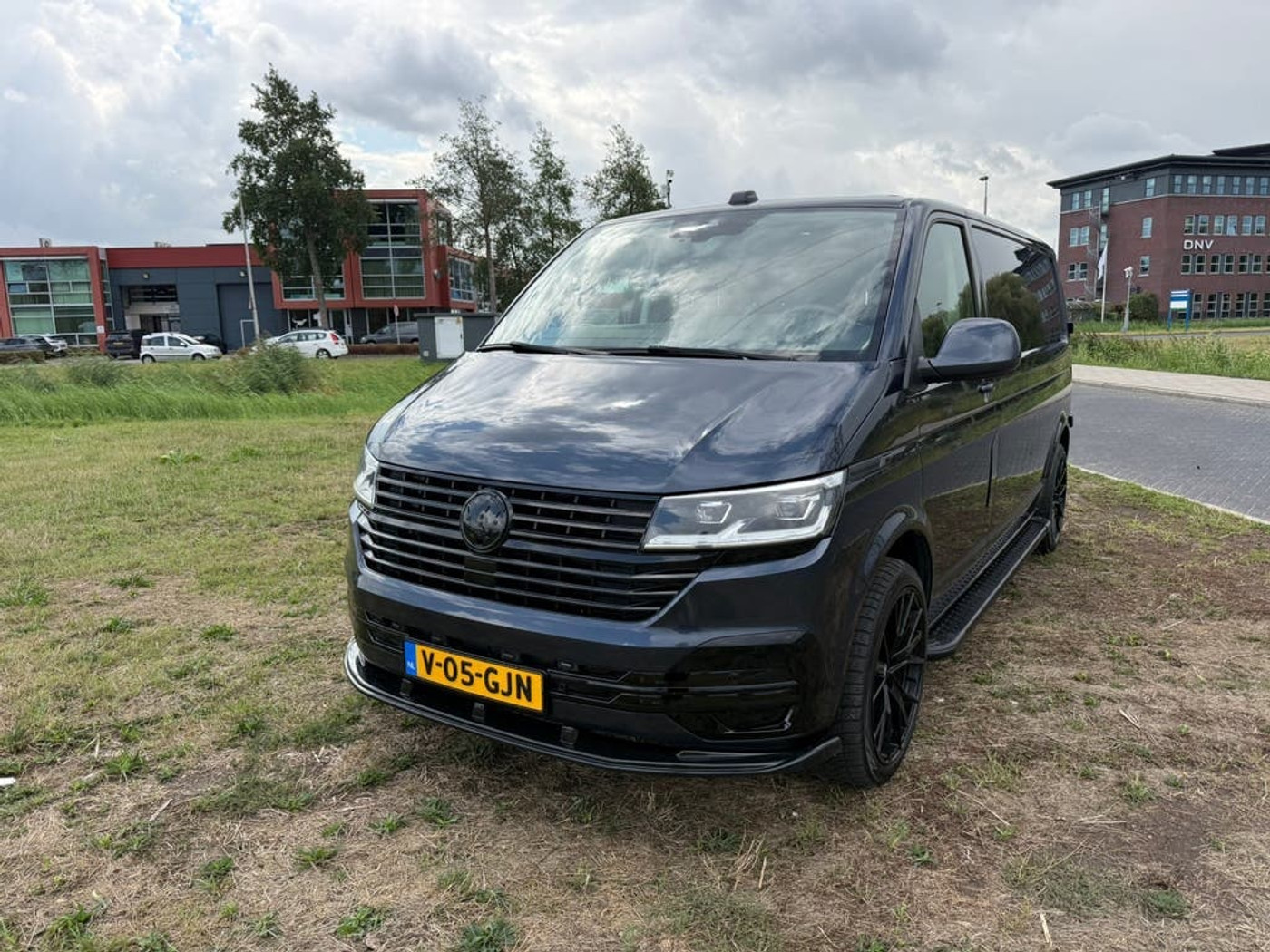 Volkswagen Transporter 2.0 TDI L2H1 2020 - voorkant