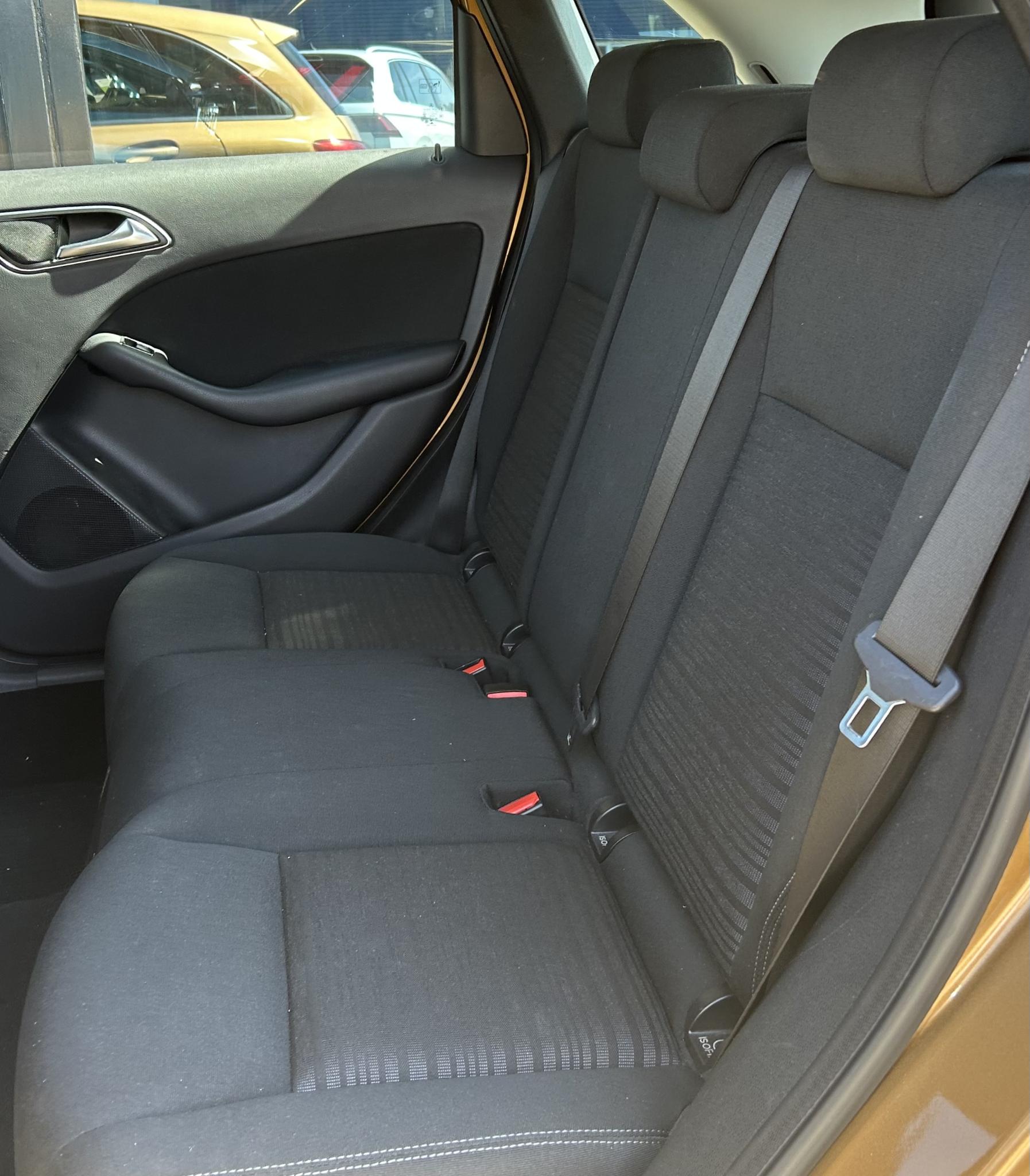 Foto van Mercedes-Benz B 180