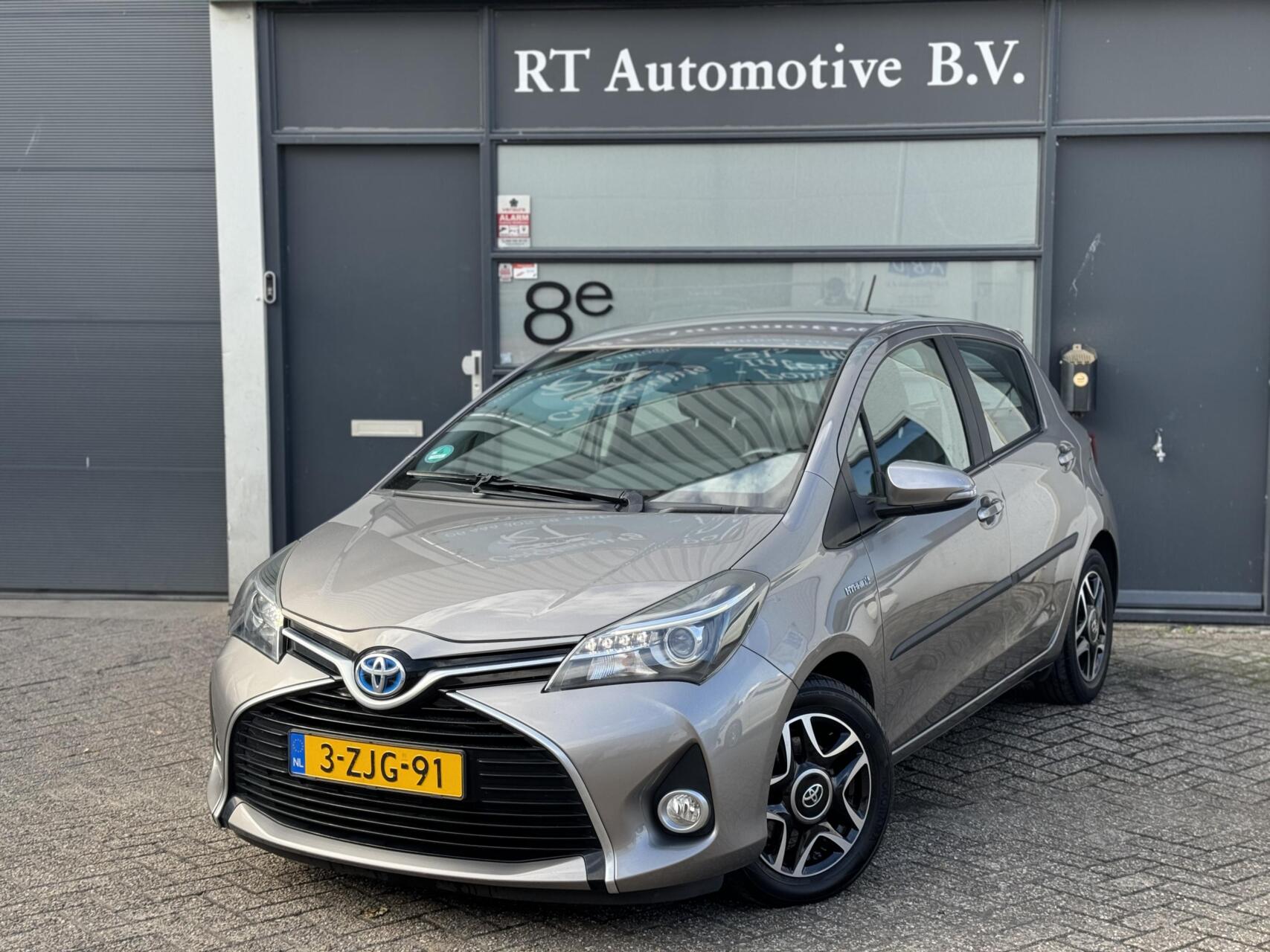 Toyota Toyota Yaris Hybrid 1.5 Hybrid Dynamic Automaat / Dealer OH 2015 - voorkant