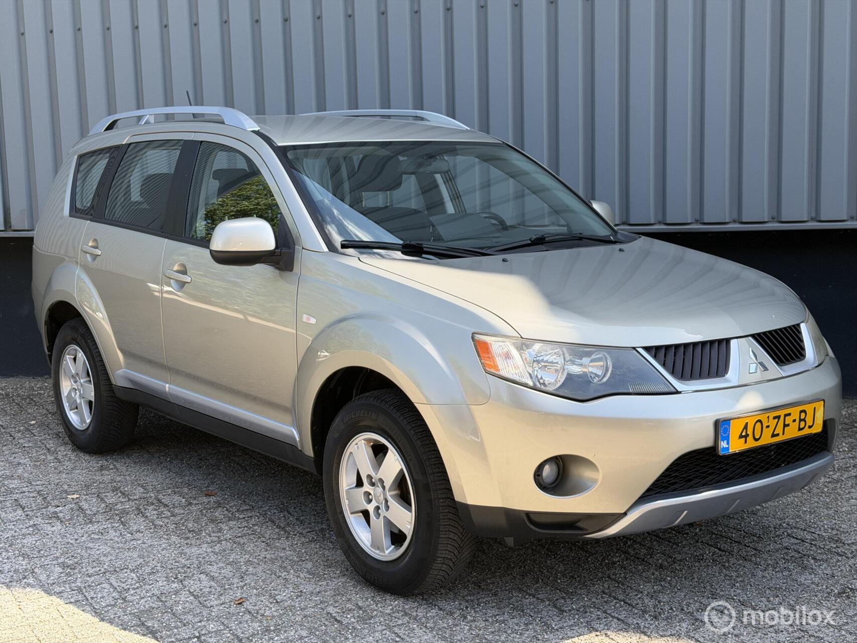 Mitsubishi Mitsubishi Outlander 2.4 Intense 2008 - voorkant