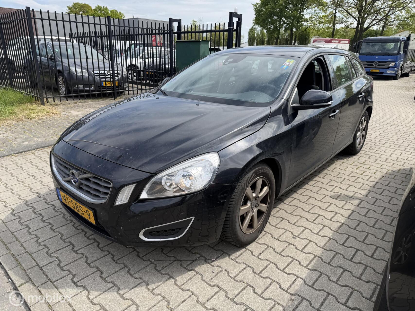 Volvo V60 1.6 T3 Summum 2011 - voorkant