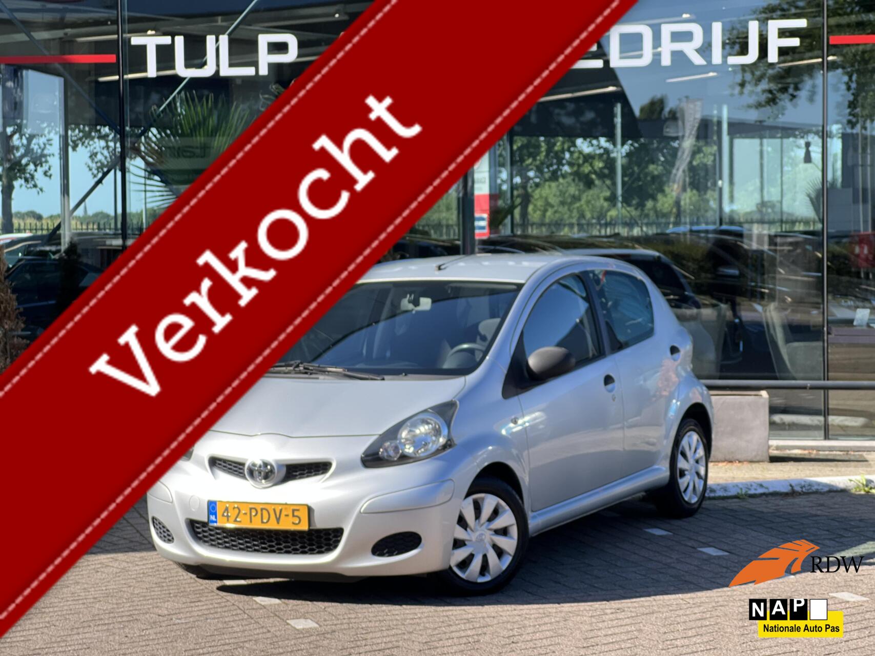 Toyota Toyota Aygo 1.0-12V Access Airco 4drs 2011 - voorkant