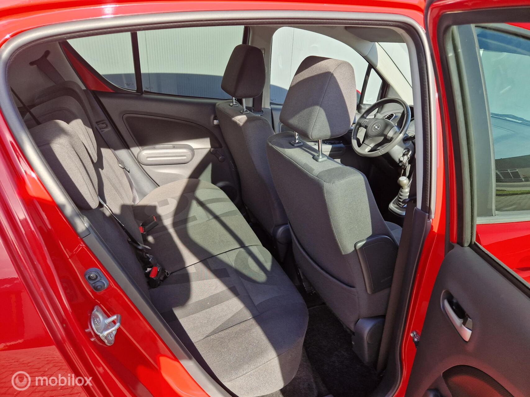 Foto van Opel Agila