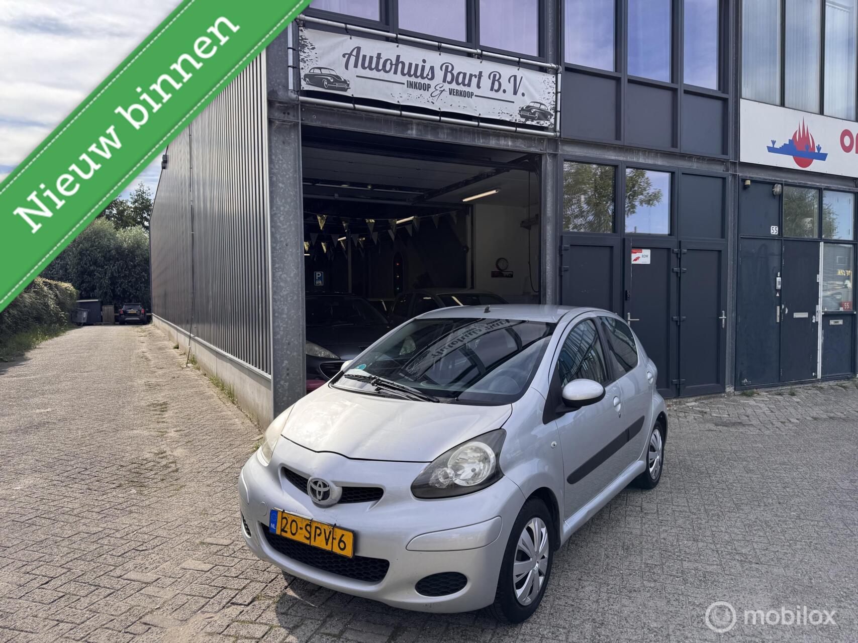 Toyota Toyota Aygo 1.0-12V Acces Airco! Nieuwe APK! NAP Rapport! 2010 - voorkant