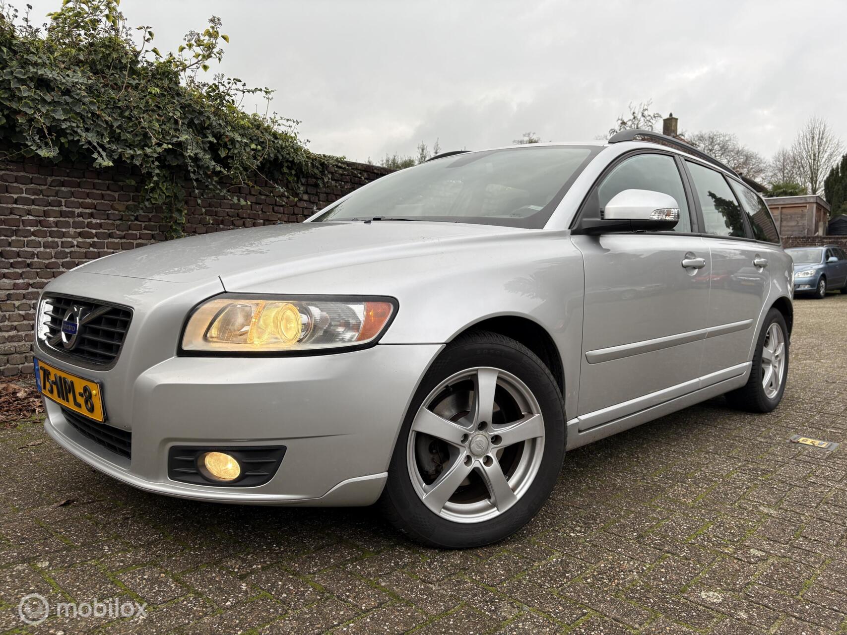 Volvo V50 2.0 Momentum / Navigatie/Trekhaak / 198.933 km NAP 2010 - voorkant