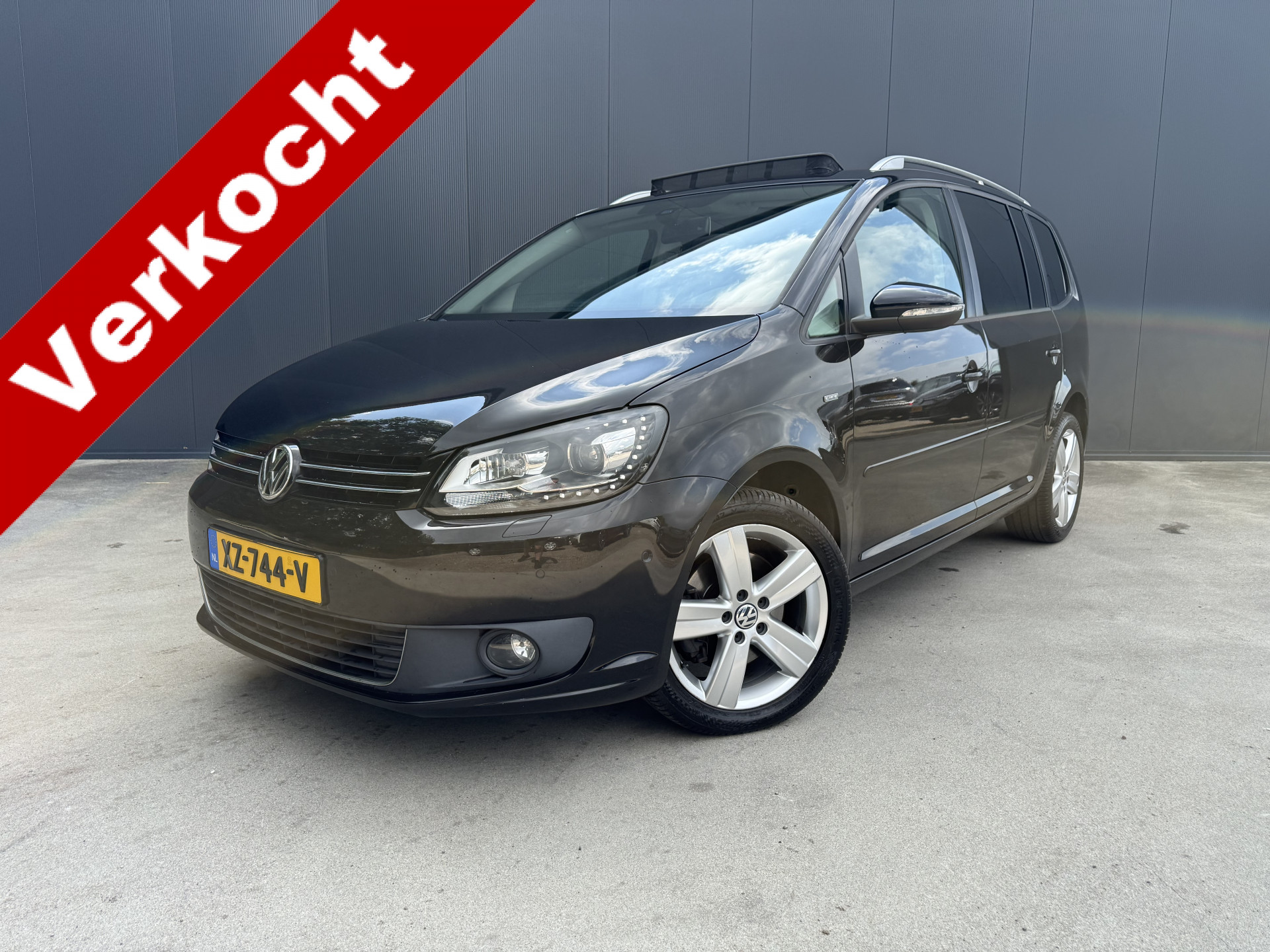 Volkswagen Touran 1.4 TSI Comfortline OPEN DAK XENON NAVI CRUISE ECC LMV 2013 - voorkant