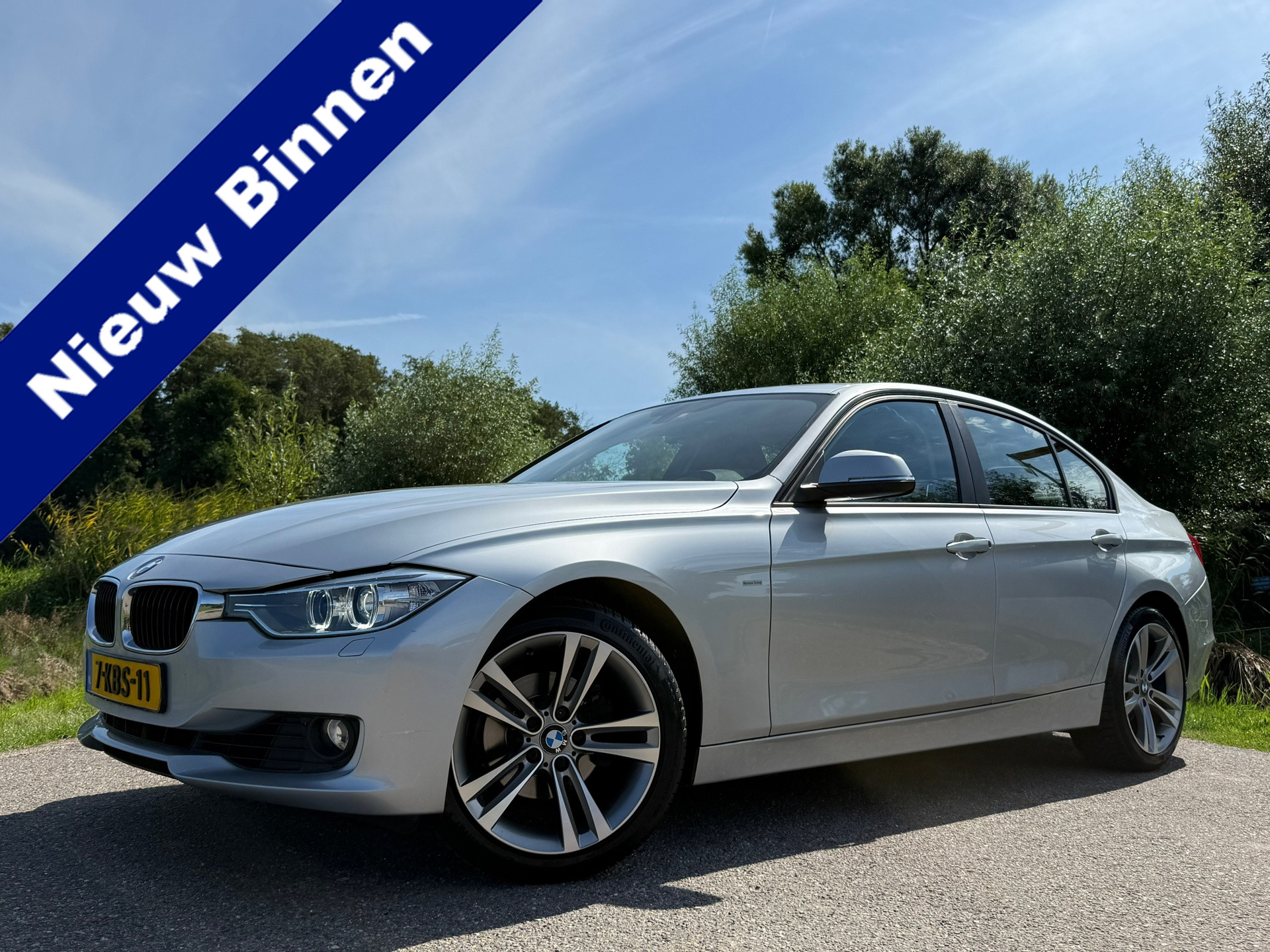 BMW 3er Reihe 320i High Executive Automaat / 2e Eigenaar / Bi-Xenon / 18" Velgen / Navi / Clima / Dealer Onderhouden / PDC / Cruise 2013 - voorkant