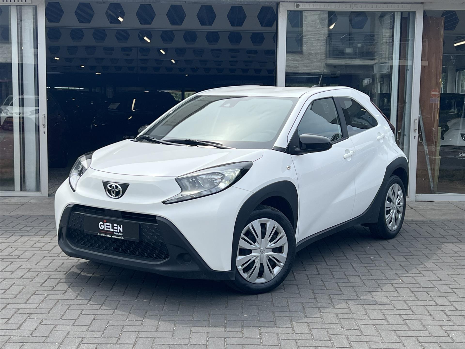 Toyota Toyota Aygo X 1.0 VVT-i MT Play | Eerste eigenaar, Apple CarPlay/Android Auto, Airconditioning, Adaptive cruise control 2024 - voorkant