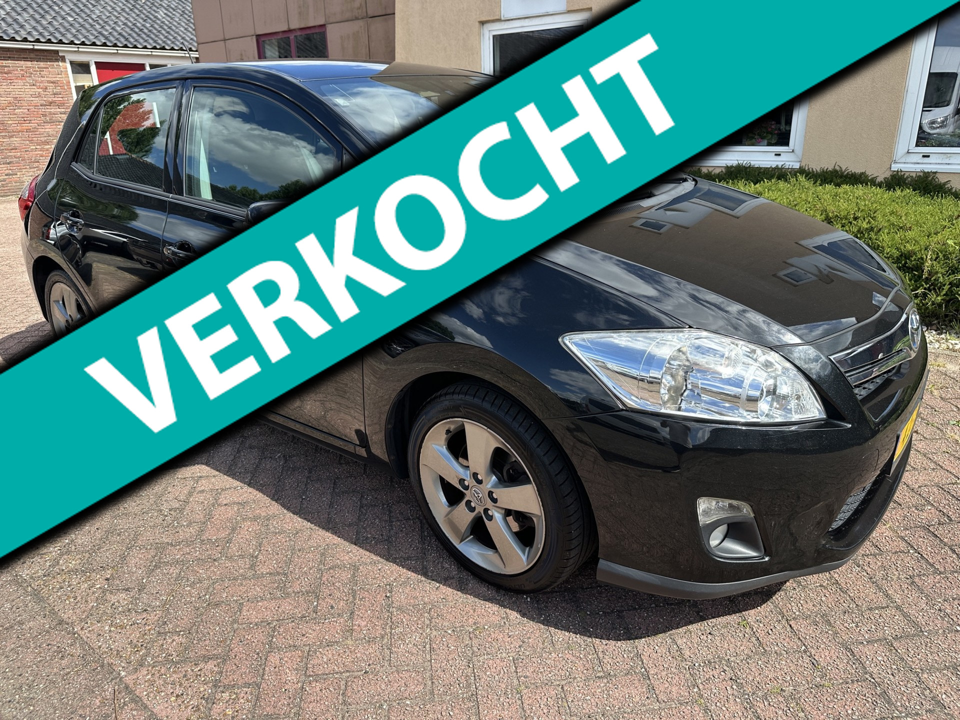 Toyota Toyota Auris 1.8 Full Hybrid Executive NAVI/CAMERA/APK NAP 2012 - voorkant