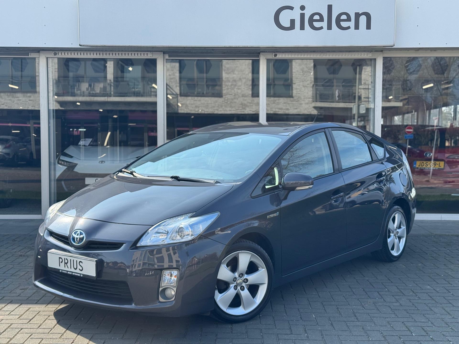 Toyota Toyota Prius 1.8 Full Hybrid Aspiration | Head up display, 17 inch, Keyless, Parkeersensoren, Climate control 2009 - voorkant