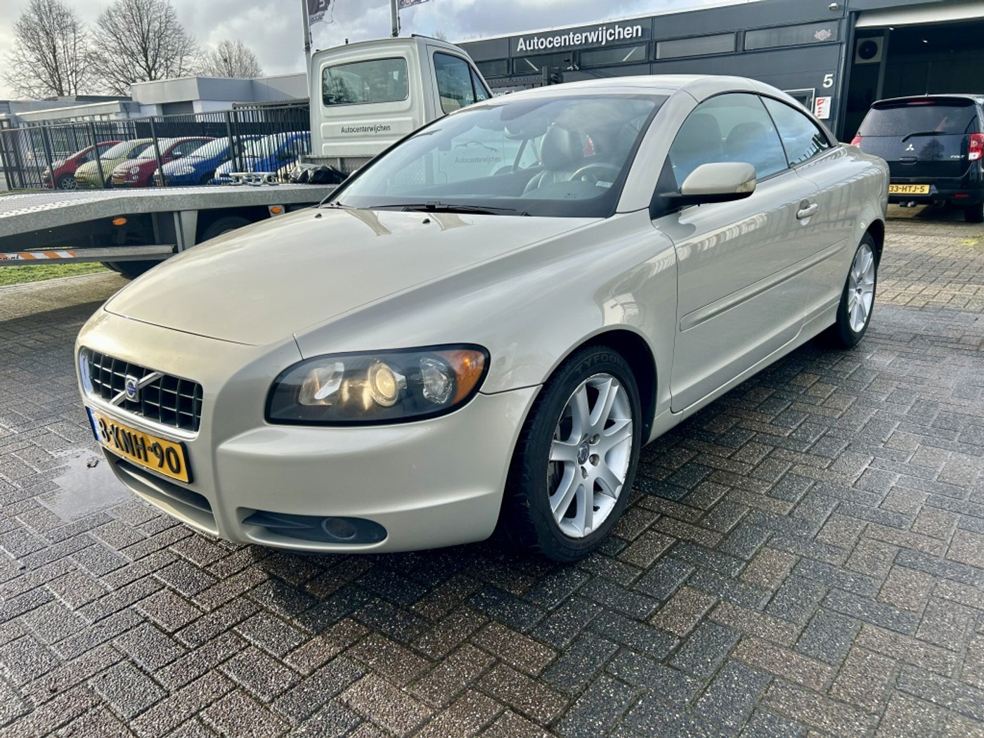 Volvo C70 2.4 Momentum - Automaat - Nette Auto 2007 - voorkant