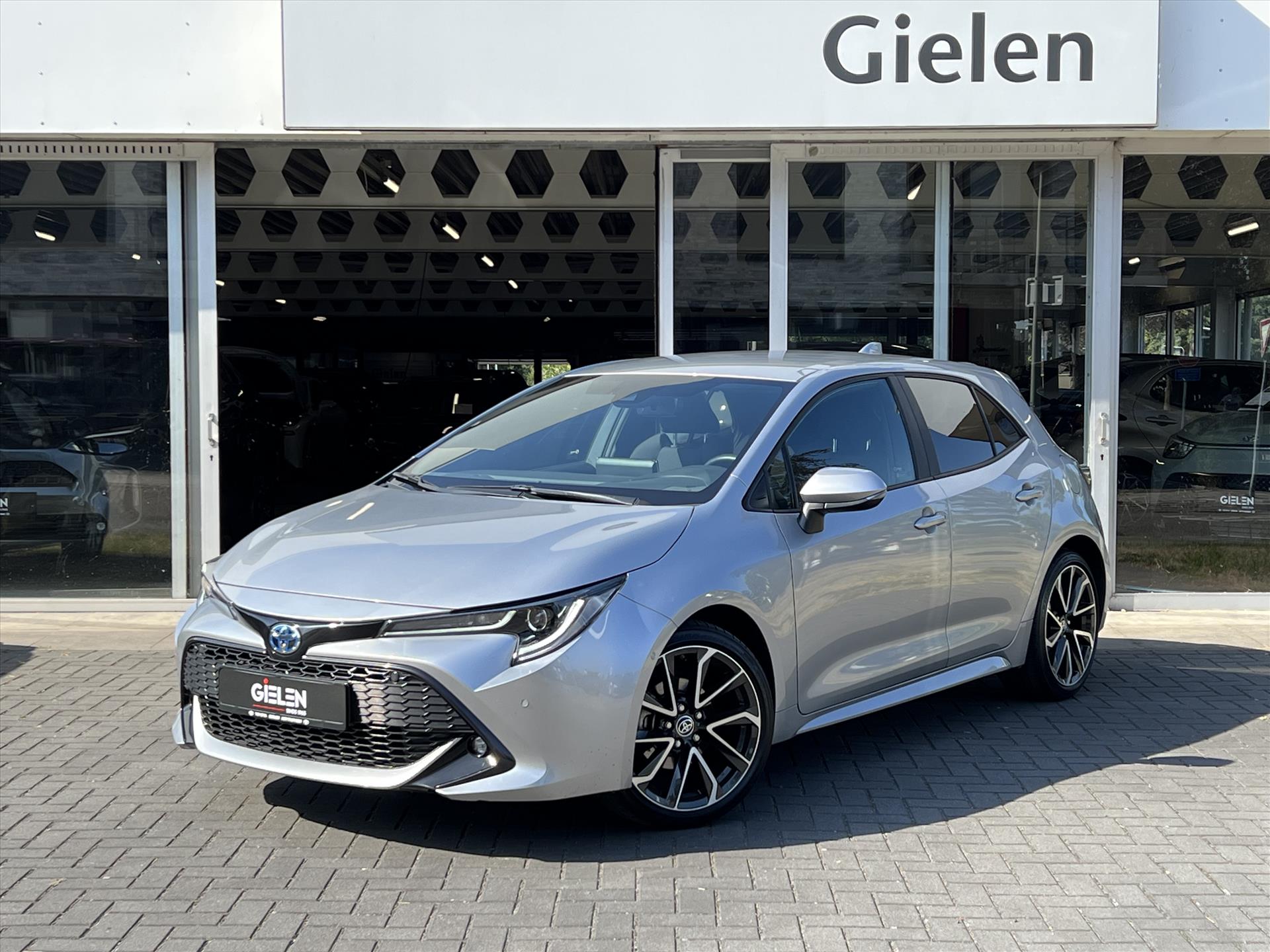 Toyota Toyota Corolla 1.8 Hybrid Style | Dodehoekherkenning, Parkeersensoren, Stoel + Stuurverwarming, Keyless, 17 inch 2023 - voorkant