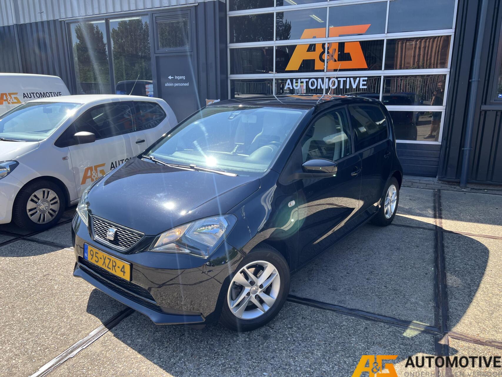 Seat Mii 1.0 5DRS Zwart 2012 | Airco | 2012 - voorkant