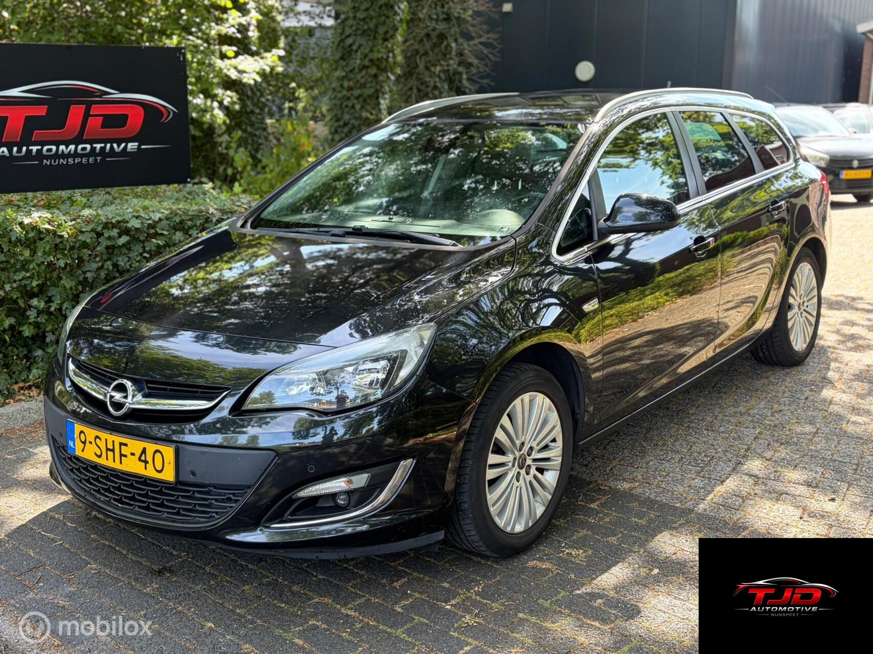 Opel Astra Sports Tourer 1.4 Turbo Business + 2013 - voorkant