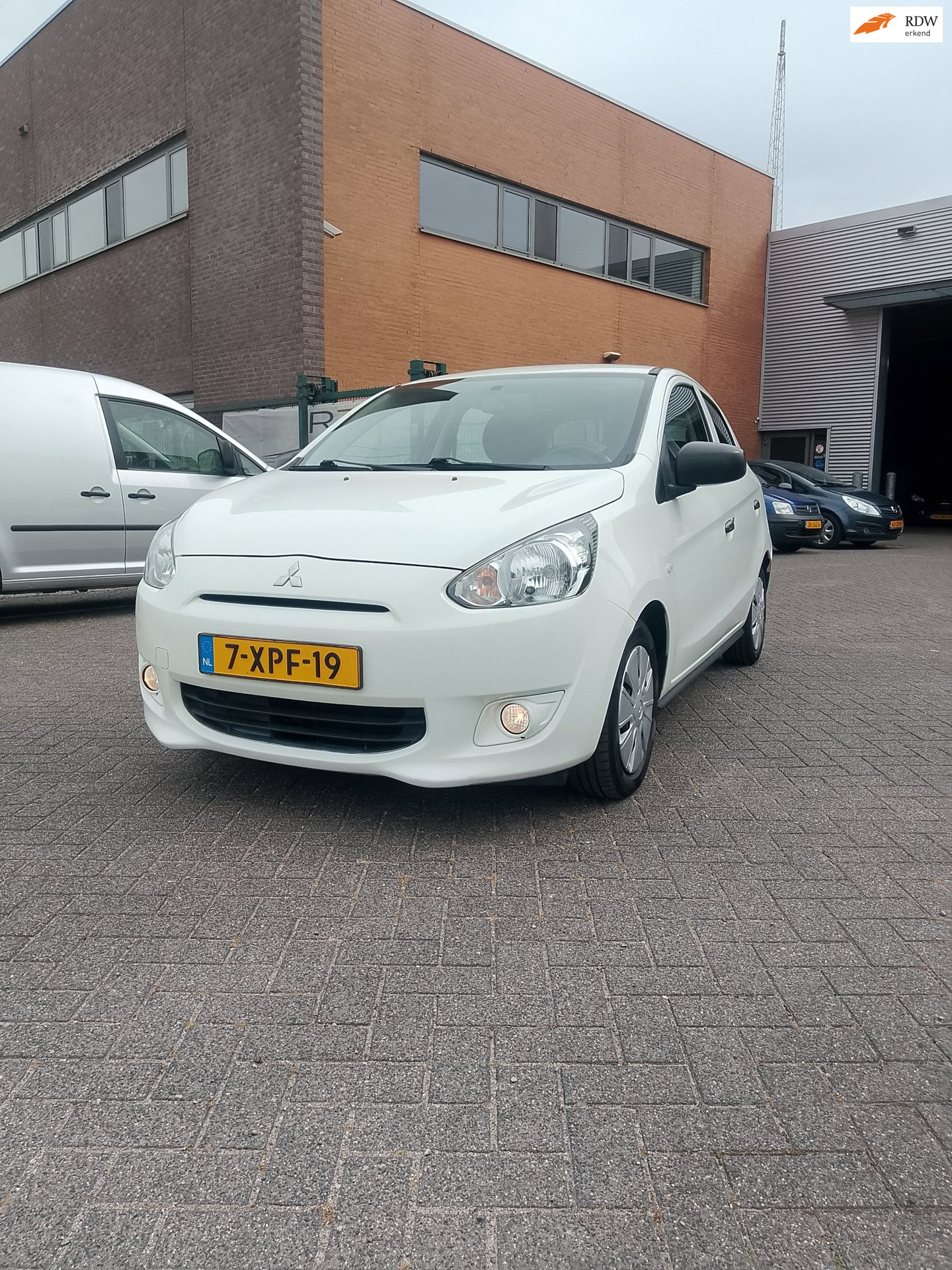 Mitsubishi Mitsubishi Space Star 1.0 Inform 2014 - voorkant