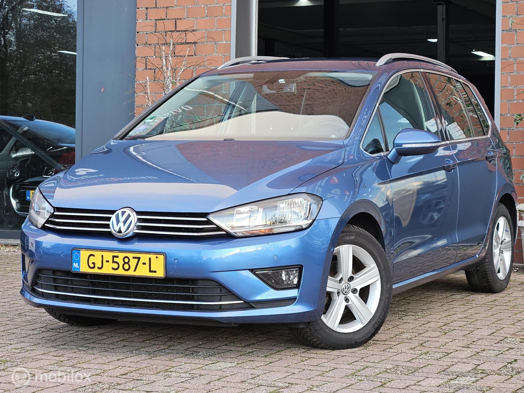 Volkswagen Golf Sportsvan 1.2 TSI Automaat Navi cruise clima 2015 - voorkant