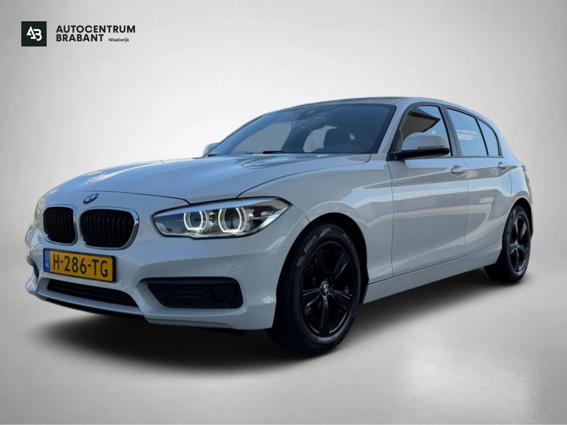 BMW 118i 118i Corporate Lease High Executive (Perfect OndH, Navi, Trekhaak, Parkeersen V+A, StoelV, Leder, Climate Con, Etc) 2017 - voorkant