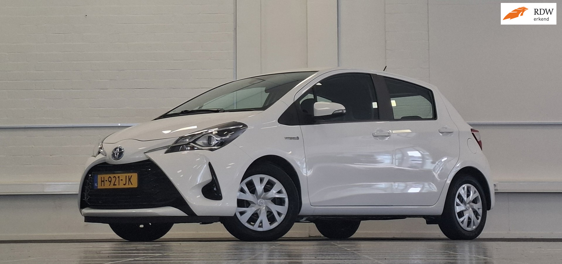 Toyota Toyota Yaris Hybrid 1.5 Hybrid Active Navigatie 100% Onderhouden Garantie Mooi! 2020 - voorkant