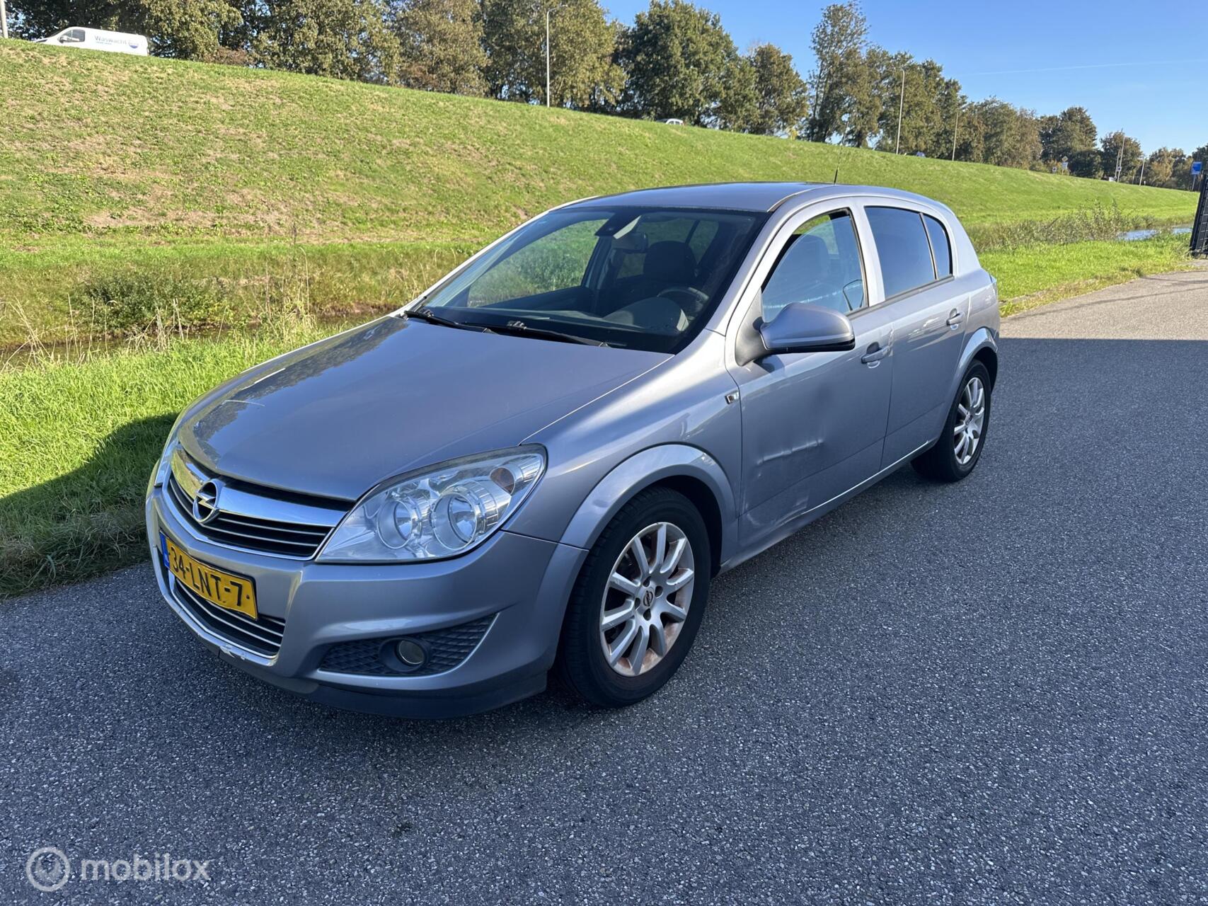 Opel Astra 1.4 Edition 155.000 km handel export vaste prijs 2010 - voorkant