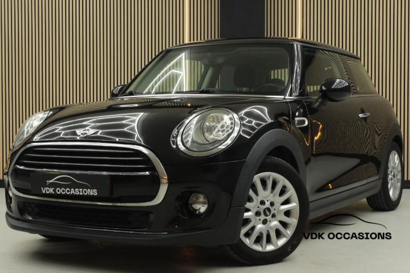 Mini Cooper 1.5 Cooper Business |Cruise |Dealer Ond!| NAP 2016 - voorkant
