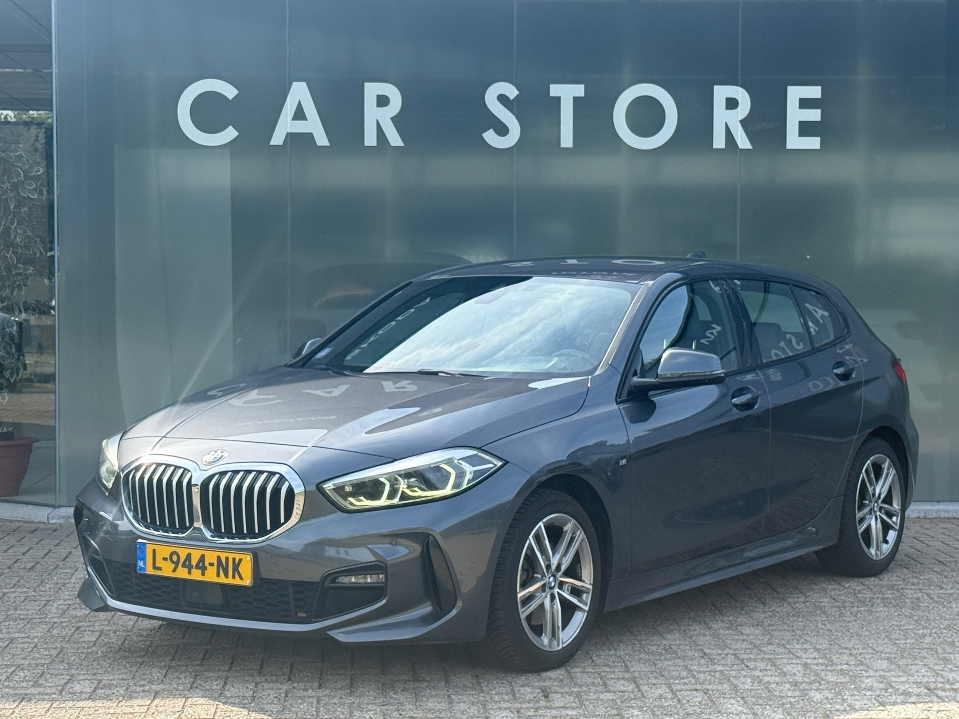 BMW 118i 118i Aut M Sport Navi|Leder|Carplay|Dealer Onderhouden 2021 - voorkant