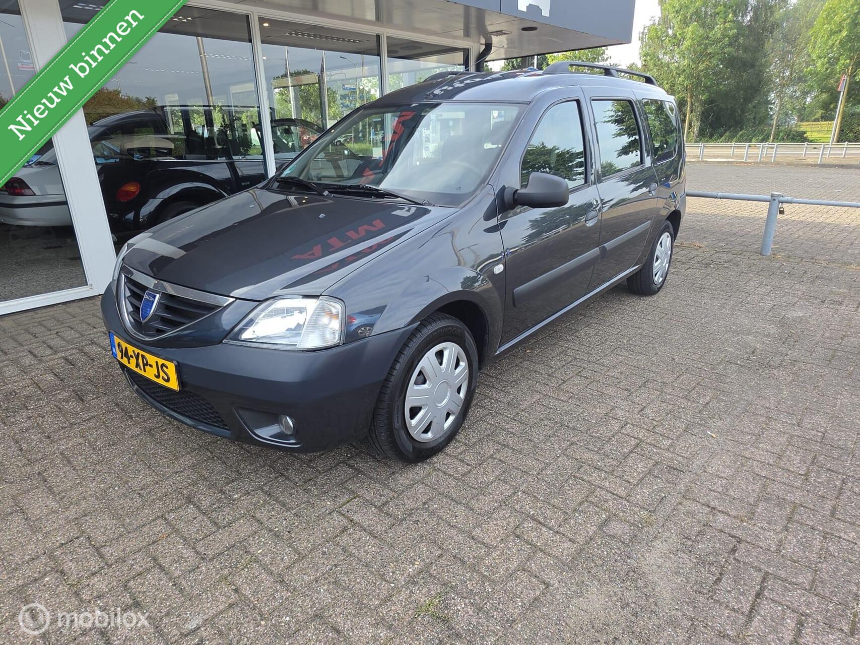 Dacia Logan 1.6-16V 7 persoons Airco Trekhaak KM NAP 2007 - voorkant