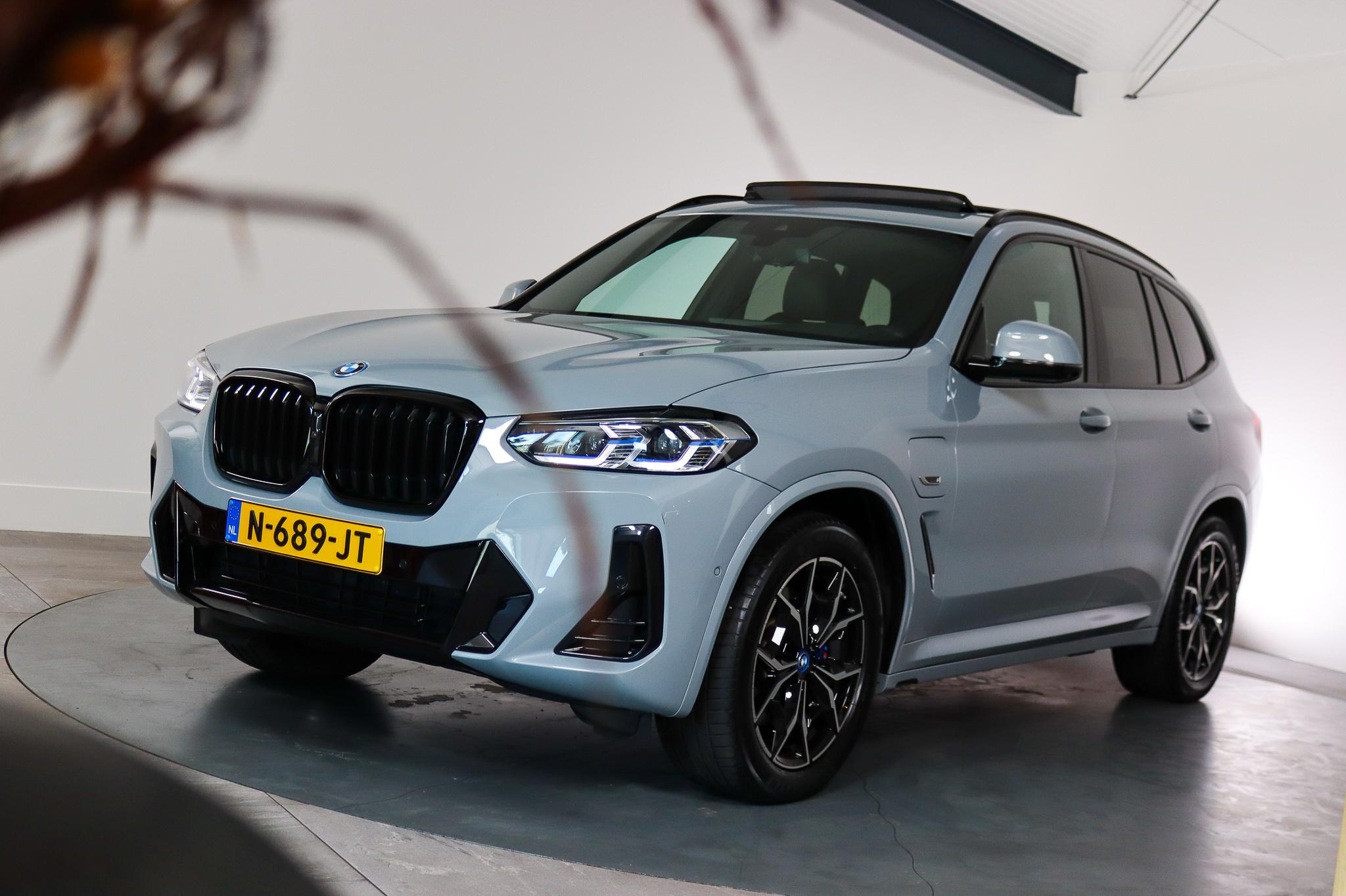 Foto van BMW X3 Xdrive30e