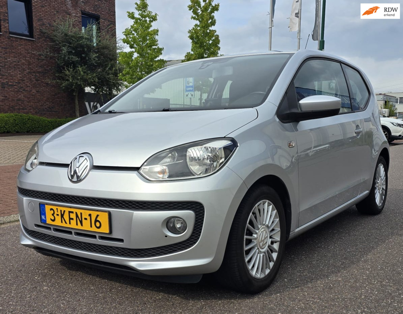 Volkswagen Up 1.0 high up! BlueMotion NAVIGATIE 2 X SLEUTELS 2013 - voorkant
