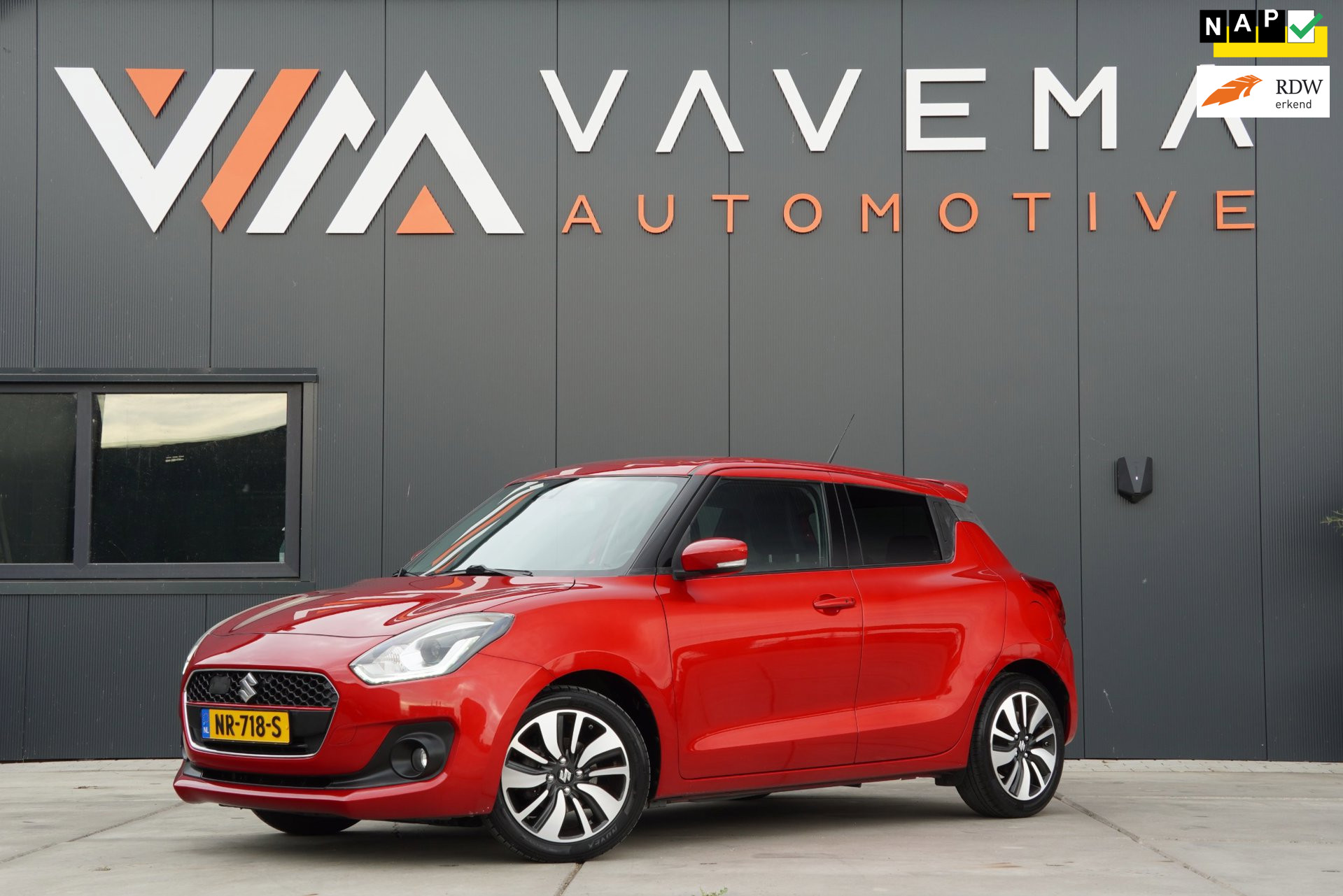Suzuki Swift 2017|1.0 Smart Hybrid|Stijl|5-Deurs|Adaptive Cruise|CarPlay|Navi|Camera|Stoelverwarming|Airco 2017 - voorkant